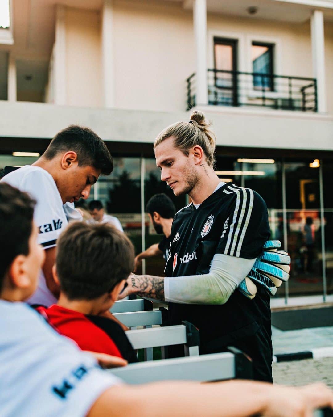 のインスタグラム：「There’s always time for the little eagles 🦅」