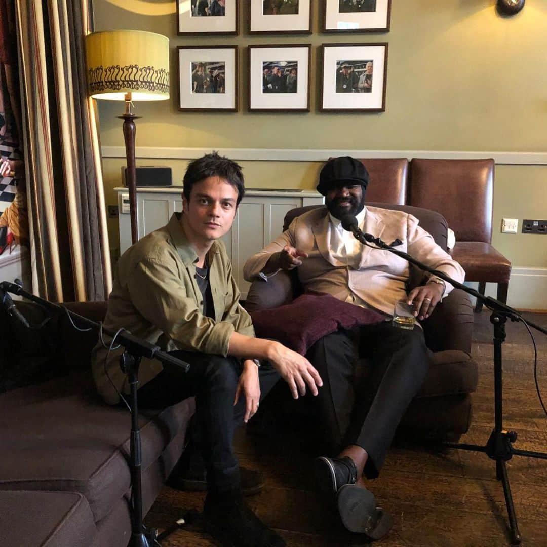 ジェイミー・カラムさんのインスタグラム写真 - (ジェイミー・カラムInstagram)「I spent some time hanging out & having a chat with the amazingly talented @gregoryportermusic for his brand new podcast ‘The Hang’ recently. ✌ You can check it out from 8pm tonight at the link in stories」9月11日 23時29分 - jamiecullum