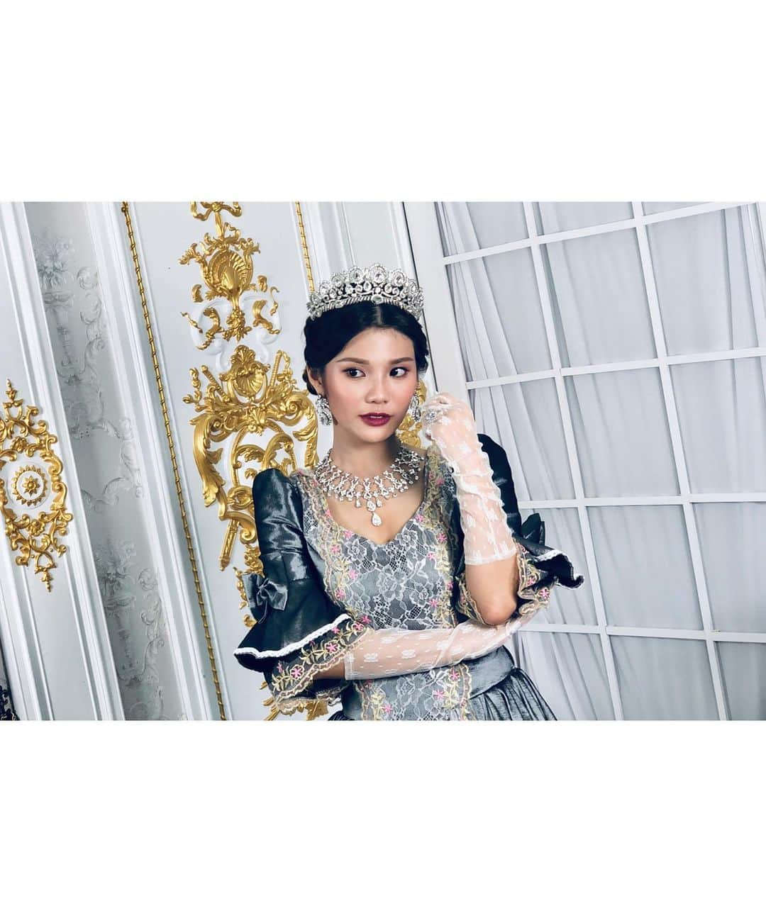 琳妲さんのインスタグラム写真 - (琳妲Instagram)「👑💍👸🏻 - 🈵️高貴的吧 今天拍了14小時 飾演了三個角色 先給你們看一套 #敬請期待🎬」9月11日 23時36分 - linda831212