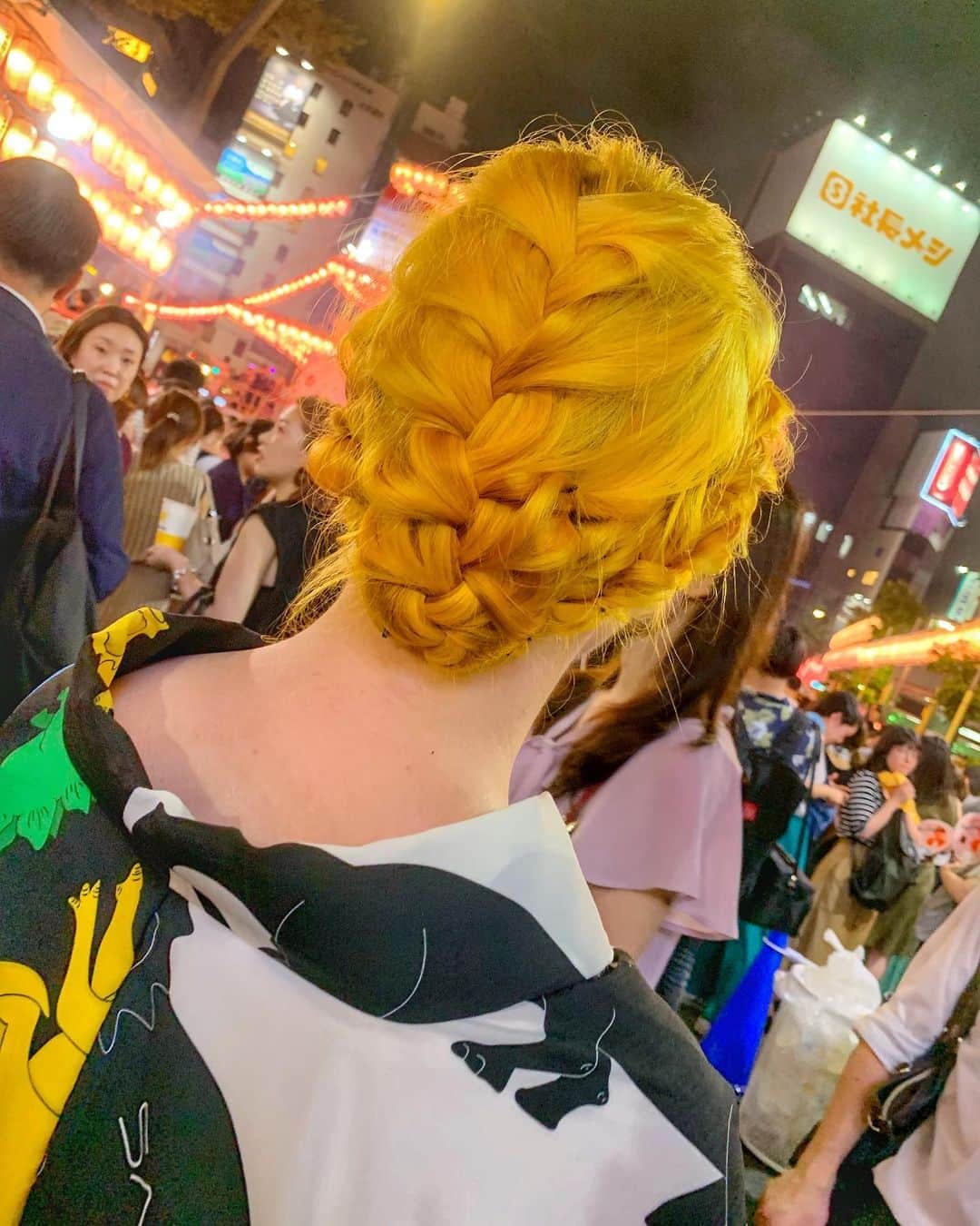 Anji SALZさんのインスタグラム写真 - (Anji SALZInstagram)「Completely forgot to properly post about my first Bon odori this year in Ebisu with @nfkimono and @kimonosheila ❤️ Before that, Nichole and I went to @hair_salon_nalu to get our hair refreshed. I had a bleach and my yellow re-done (and a cute updo), Nichole got her hair permanently straightened to fight the frizz in this humidity. ❤️💫❤️ Kimono: @salzkimono Obi: @roccoya_official」9月11日 23時49分 - salztokyo