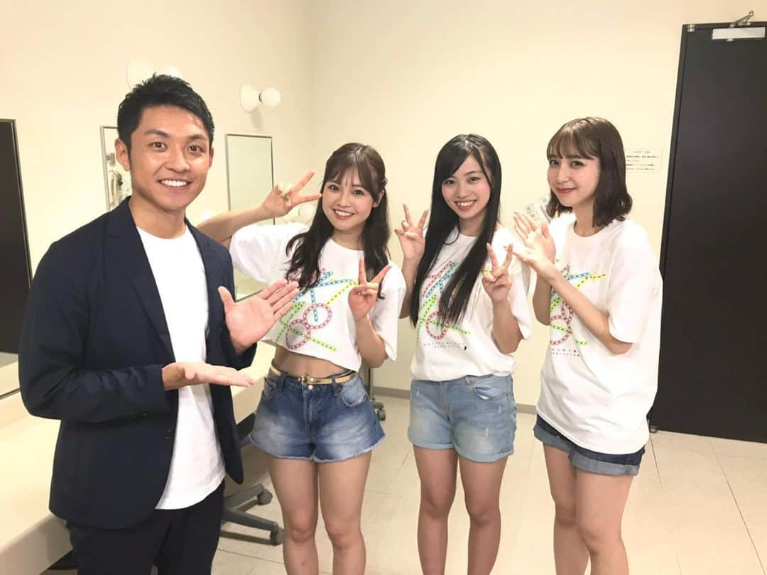 藤村晃輝さんのインスタグラム写真 - (藤村晃輝Instagram)「‪HKT48大分公演！大分出身の「くりな」こと栗山梨奈さん‼️地元で初めての凱旋コンサートを取材してきました✨HKT48では、さっしーこと指原莉乃さん以来の大分出身アイドル㊗️緊張もあったそうですが…終始笑顔で、ダンスも上手くて、あっという間の3時間でした😊本当に初めて！？というぐらい落ち着いてる印象でした🙇‍♂️本村さん、松岡さんも「大人っぽい」って言ってました😂終演後にはインタビューにも答えてもらいました🎤✨ゆ〜わくワイドにて、9/17(火)放送です📺‬ ‪#栗山梨奈 #本村碧唯 #松岡菜摘 ‬ #全員顔小さい  #遠近法使いたい #女子か」9月11日 23時59分 - fujimura_koki_tos