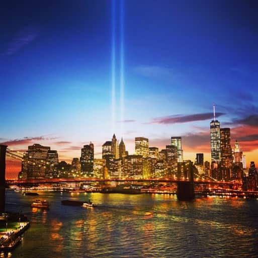 コビー・スマルダーズのインスタグラム：「Remember those we lost today and sending love to their families.」