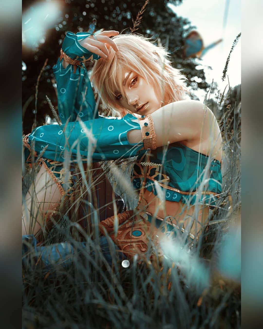 Geheさんのインスタグラム写真 - (GeheInstagram)「hope no one is bored of my Gerudo Link cause I still have to show you the rest of the photos of this photoshoot I did during DoKomi with the talented @neolynnphotography  I'm in love with the colors and contrasts on this and the way he edits is so inspiring 😭💦 #Cosplay #BreathOfTheWildCosplay #BotW」9月12日 0時06分 - geheichou