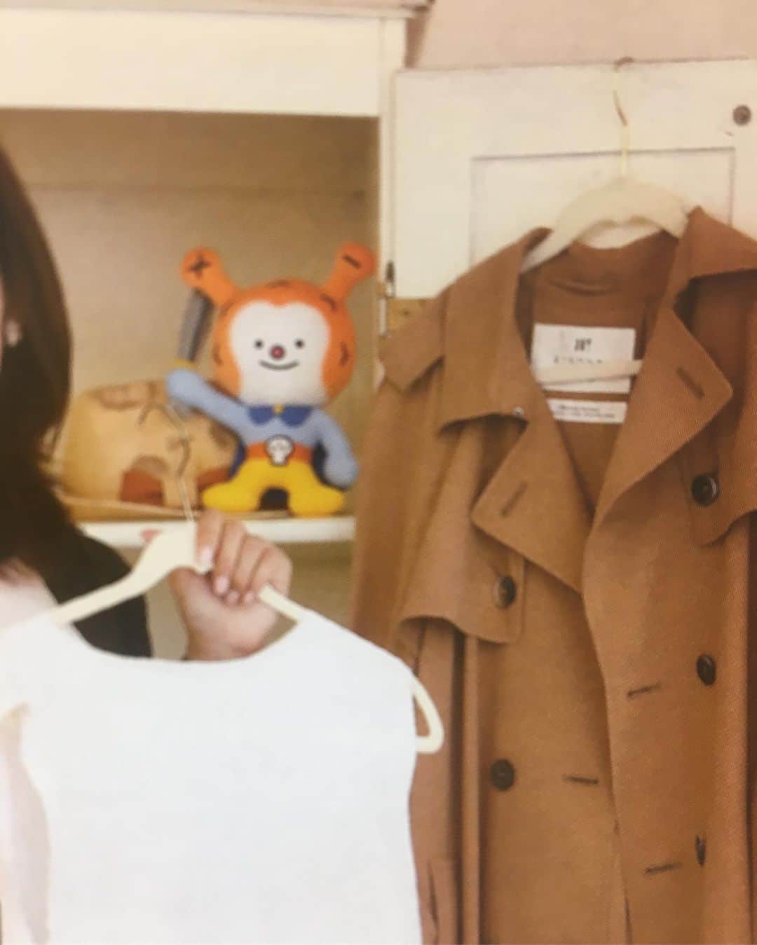 佐藤千晶さんのインスタグラム写真 - (佐藤千晶Instagram)「あっという間に9月です。 またリスナーさんからのメッセージで気づきましたが今月のカレンダー担当は私でした😊  オフショットにあるように、本当は 秋刀魚も持参していたのですが 採用に至らず！😂 でもホヤぼーやを写り込ませることには成功？しました✨ 9月もよろしくお願いいたします。  #走れ歌謡曲 #カレンダー #joqr #文化放送 #佐藤千晶」9月12日 0時02分 - satochiaki125