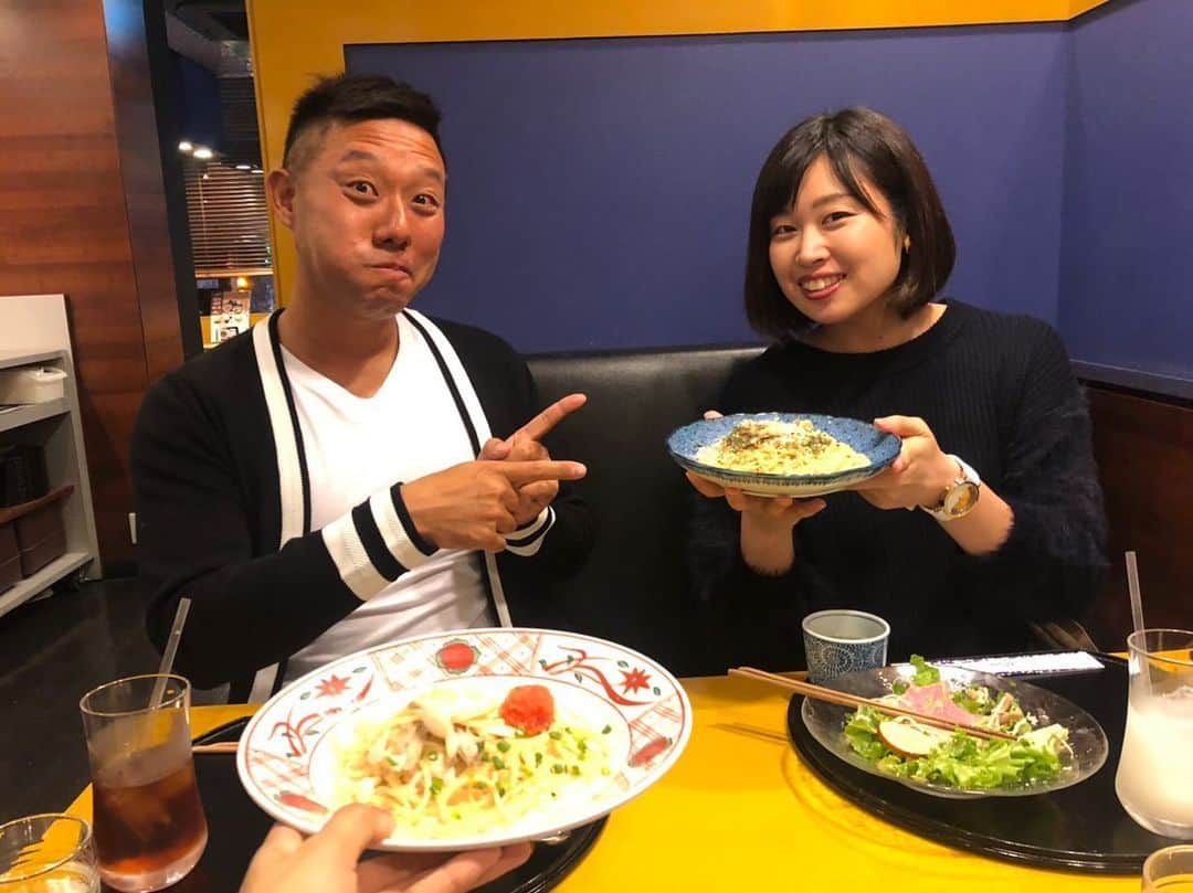 のインスタグラム：「本日‼️9月12日は MKCAFE オーナー 菊池さんのBirthday🎂✨ (@mk_kiku ) : : 菊池さんに出会って もうすぐ1年！ : この1年間が今までで1番早かった と思えるほど 菊池さんと出会い、 さまざまな経験をさせていただいています！ : 菊池さんは、 SNSの発信力を生かした プロモーションや 誰もが思いつかないような アイディア✨ チームをまとめる力✨など 数多くの大手企業様の目にとまり、 大規模なプロジェクトを進められています！ : 菊池さんの言葉ひとつひとつに 今まで乗り越えられてきた経験や、 自分の周りの人をHappyにしたい！ という思いが伝わってきて、 毎日が学びのある大切な時間です。 : こうして、SNSを通して 菊池さんと出会えたことが 本当に嬉しくて、 沢山のチャレンジができる環境に 心から感謝しています☺️ そして、  9月22日(日)は SNSを通して繋がれたご縁や、 お店に足を運んでくださる方々、 MKCAFEのスタッフ、 アーティスト、スポーツ選手 など 200人ほどが集まる 【39s Fes】が開催されます‼️ : ✧ヨガ部門 ✧アーティストLIVEタイム【1部】 ✧PARTYタイム 【2部】 のスペシャルデー🌟 : 普段なかなか会えない MKCAFEのスタッフとも お話できるチャンス✨  LIVEや、トーク、抽選会など 楽しめるコンテンツ盛りだくさんです✨  菊池さんのBirthdayのお祝いを 沢山の方と一緒に 盛り上げられたらと思います‼️ : ぜひお気軽にご参加いただき、 また新たなご縁を繋ぐことができたら嬉しいです♪  詳細が気になる方や、 チケットご予約の方は、 私のDMにてご連絡ください🌟 : ---------------------- : ✅(1部 13:45~16:10)  アーティストLIVEタイム  前売り 3900円 / 当日 4500円 ✅(2部 19:00~22:00) PARTYタイム  前売り 3900円 / 当日 4500円 ✅1部＋2部のセット 前売り 6000円 / 当日 7000円 : : #MKCAFE #MKTV #Birthday  #南青山 #futureseven #イベント #39 #鶏カツ #鯖バーガー #ヨガ  #アーティスト #live #sports #抽選会 #トークショー #MC #プロジェクト #下平夏奈 #sns #発信力」