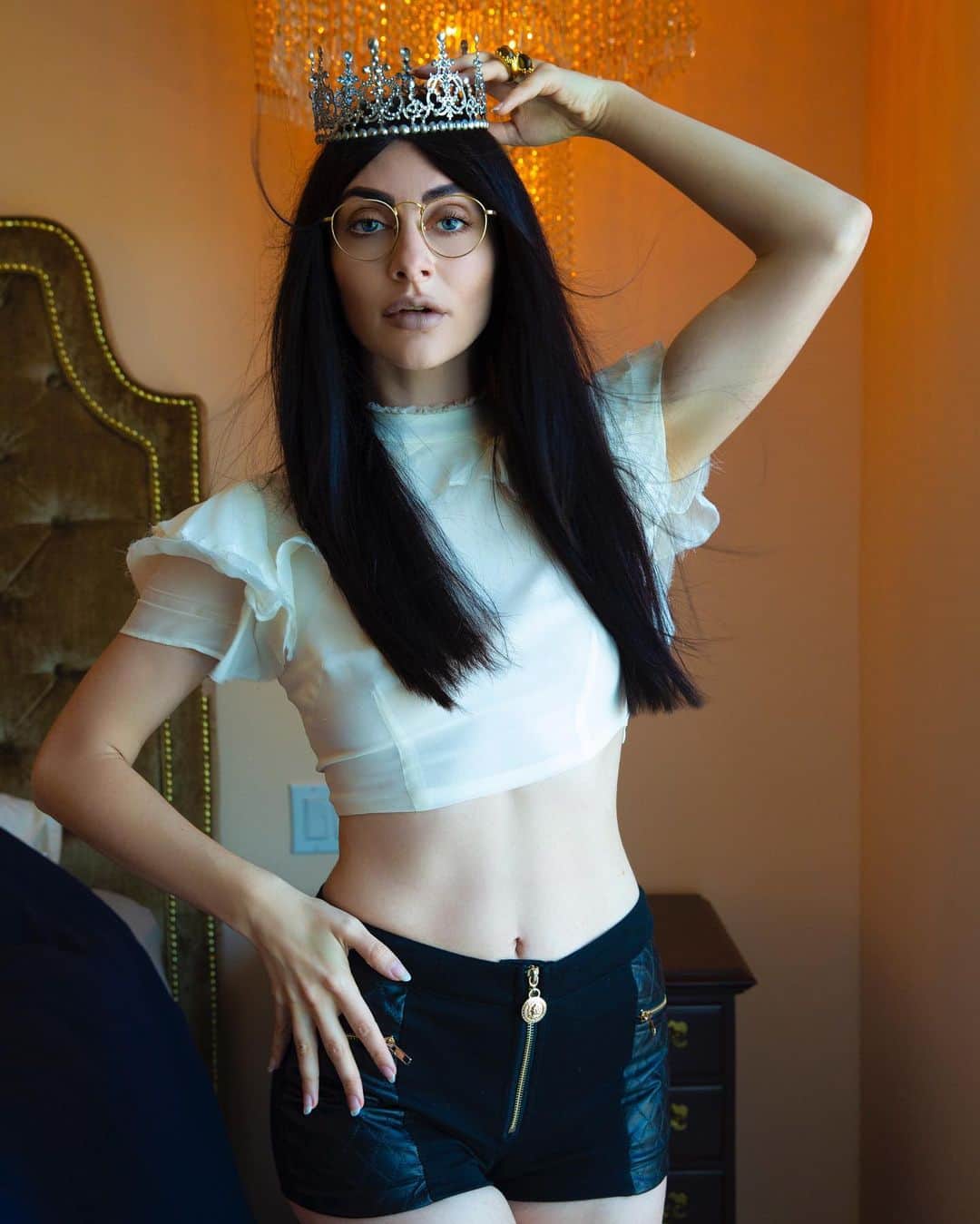 カーミンのインスタグラム：「alexa play “that bih” by qveen herby」
