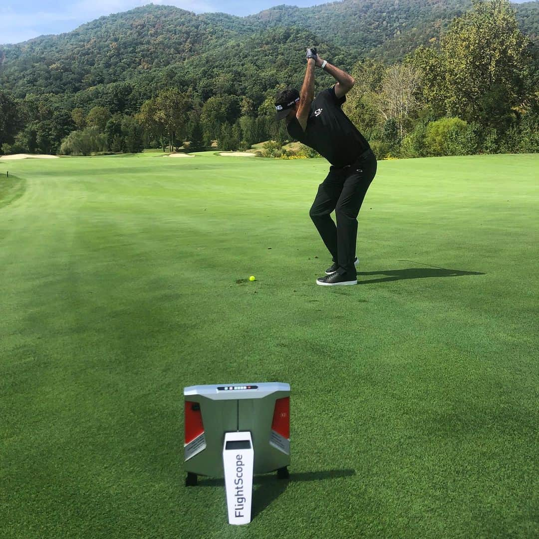 バッバ・ワトソンさんのインスタグラム写真 - (バッバ・ワトソンInstagram)「2 things in this pic!  1. Kiss the shoulder  2. Real numbers (@flightscopegolf )」9月12日 0時22分 - bubbawatson