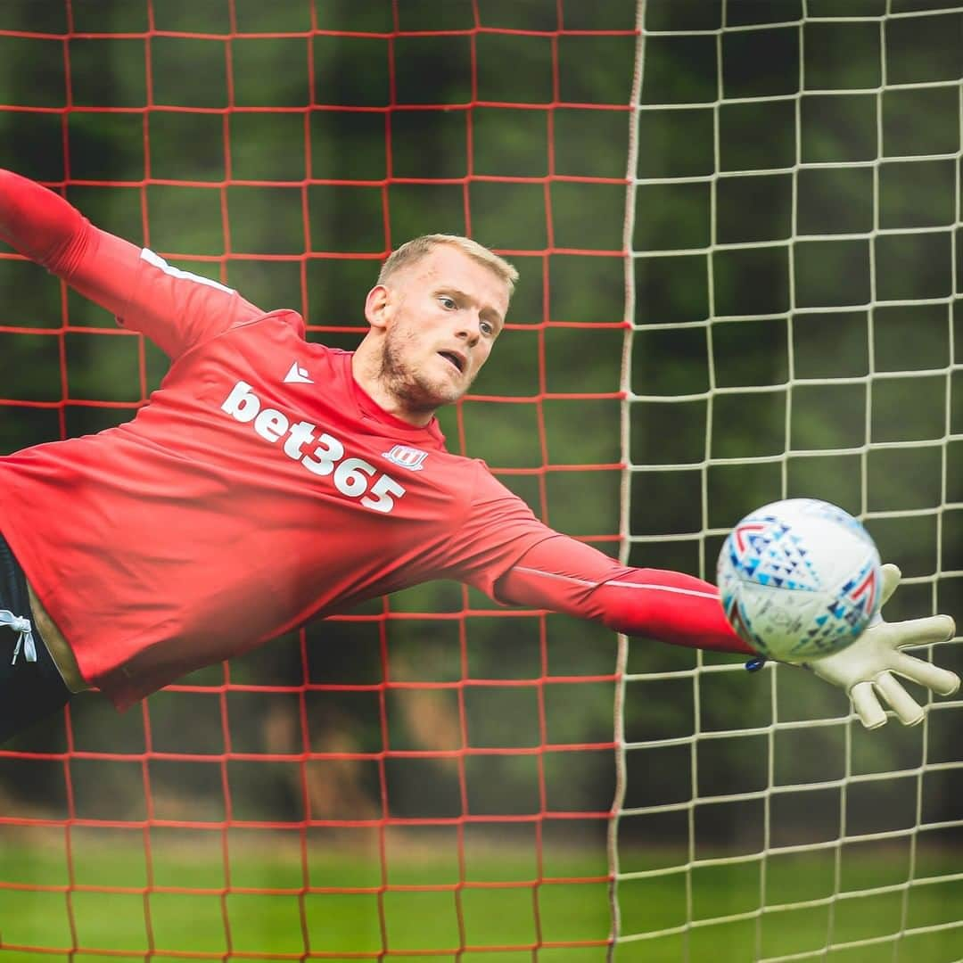 ストーク・シティFCさんのインスタグラム写真 - (ストーク・シティFCInstagram)「🔙 in 🔴⚪ #SCFC」9月12日 0時50分 - stokecity