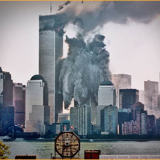 Phil Heathさんのインスタグラム写真 - (Phil HeathInstagram)「Every September 11th, I am reminded of the complete horror which took place at the World Trade Center. I still remember being woken up by my teammates in college telling me to turn the TV on and from what I saw, was something I thought belonged to a damn film not something in real life. The moments of confusion, frustration, anger, sadness and downright fear all encompassed my body. We witnessed people lose their lives that I simply at the time could not fathom. What I did recall were my friends on campus telling each other that during tragic, devastating times, we all usually bind together regardless of indifferences as it simply doesn’t matter in finding a way to survive. To love/mourn on those who were injured but also who lost their lives was a clear stance we all ended up taking which was a decent step. Today marks another 9/11 and I am continuously hopeful we can try and come together not just in tragedy, but everyday because only Love can thrive beyond hate, only kindness can create positive vibes and only real genuine peace for humanity can ensure we live a better more prosperous life. I’m disabling the comments because this is something not for a debate on who did what as that doesn’t nor won’t bring back those people who lost their lives so I encourage us all to remove that negative sentiment and be thankful for today as we breathe, work, play and have an opportunity to live a life worth living. #NeverForget」9月12日 0時44分 - philheath