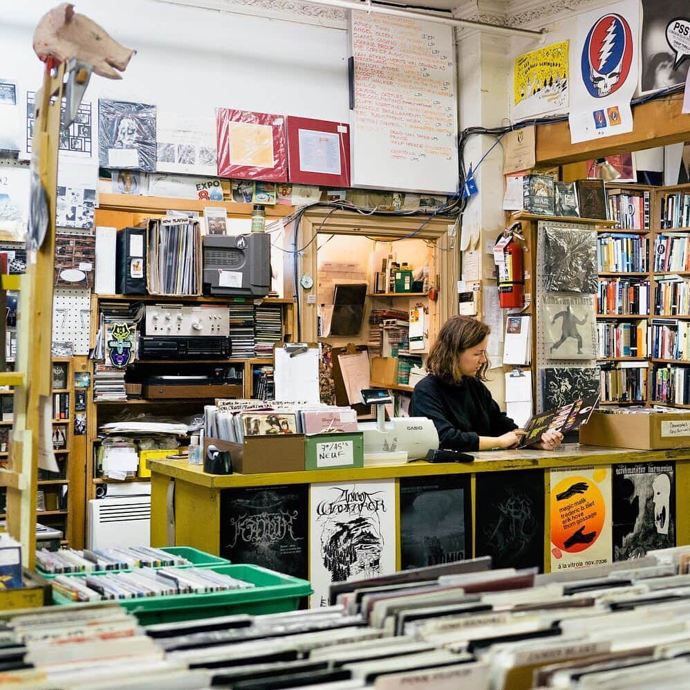 Red Bull Music Academyのインスタグラム：「Cheap Thrills ⠀⠀⠀⠀⠀⠀⠀⠀⠀ Looking for the finest selection of experimental sounds in Montréal? Step inside @cheapthrillsmtl, the city's longtime vinyl and CD haven. ⠀⠀⠀⠀⠀⠀⠀⠀⠀ #CheapThrills #RecordStore #RecordShop #RecordCollector #VinylRecords #RBMA ⠀⠀⠀⠀⠀⠀⠀⠀⠀ 📷: @caryshuws」