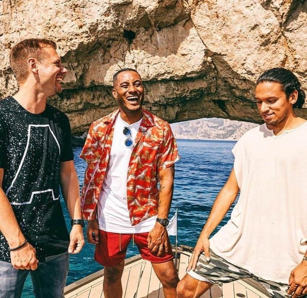 サネリー・ジェームズのインスタグラム：「Closing party @hiibizaofficial tonight! What a summer! Thank you for the big support.... ♥️」