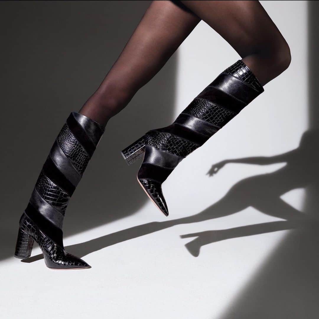 Aquazzuraさんのインスタグラム写真 - (AquazzuraInstagram)「AQUAZZURA presents the Fall Winter 2019 Collection - “Nomads”- imbued with seductive haute bohemian atmospheres filled with dark, romantic and extremely sophisticated allure. Our magnificent Boetti Boot 85 is a mix of soft suede, leather and luxurious printed crocodile in rich black. #AQUAZZURA #aquazzurafw19 #neimanmarcus」9月12日 1時00分 - aquazzura
