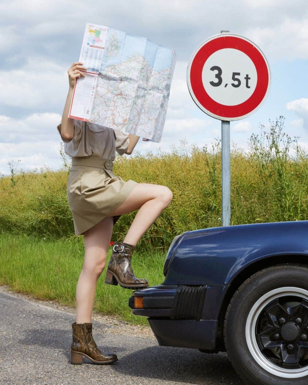 のインスタグラム：「On the road again avec les bikers JUSTY 7 en cuir imprimé python.⁣ ⁣ On the road again with the JUSTY 7 biker boots in python printed leather.⁣ ⁣ #FreeLanceparis #FreeLanceshoes #madeinFrance #lookoftheday #summerroadtrip」