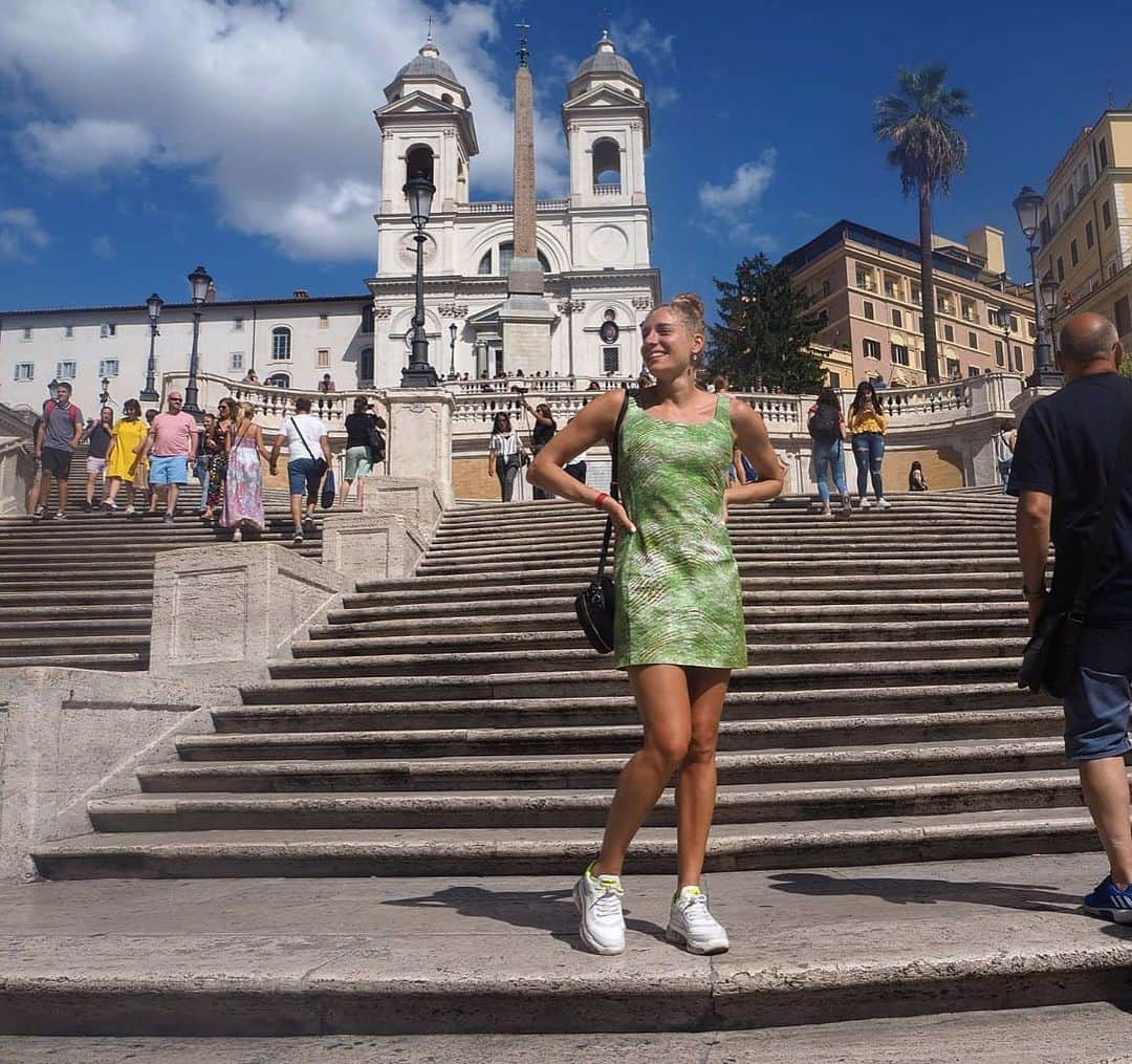 マリー・ギャヨさんのインスタグラム写真 - (マリー・ギャヨInstagram)「Touch of colors #Smile #Church #LaVieEstBelle #Sunny #Streets of #Rome」9月12日 1時11分 - marie.gayot