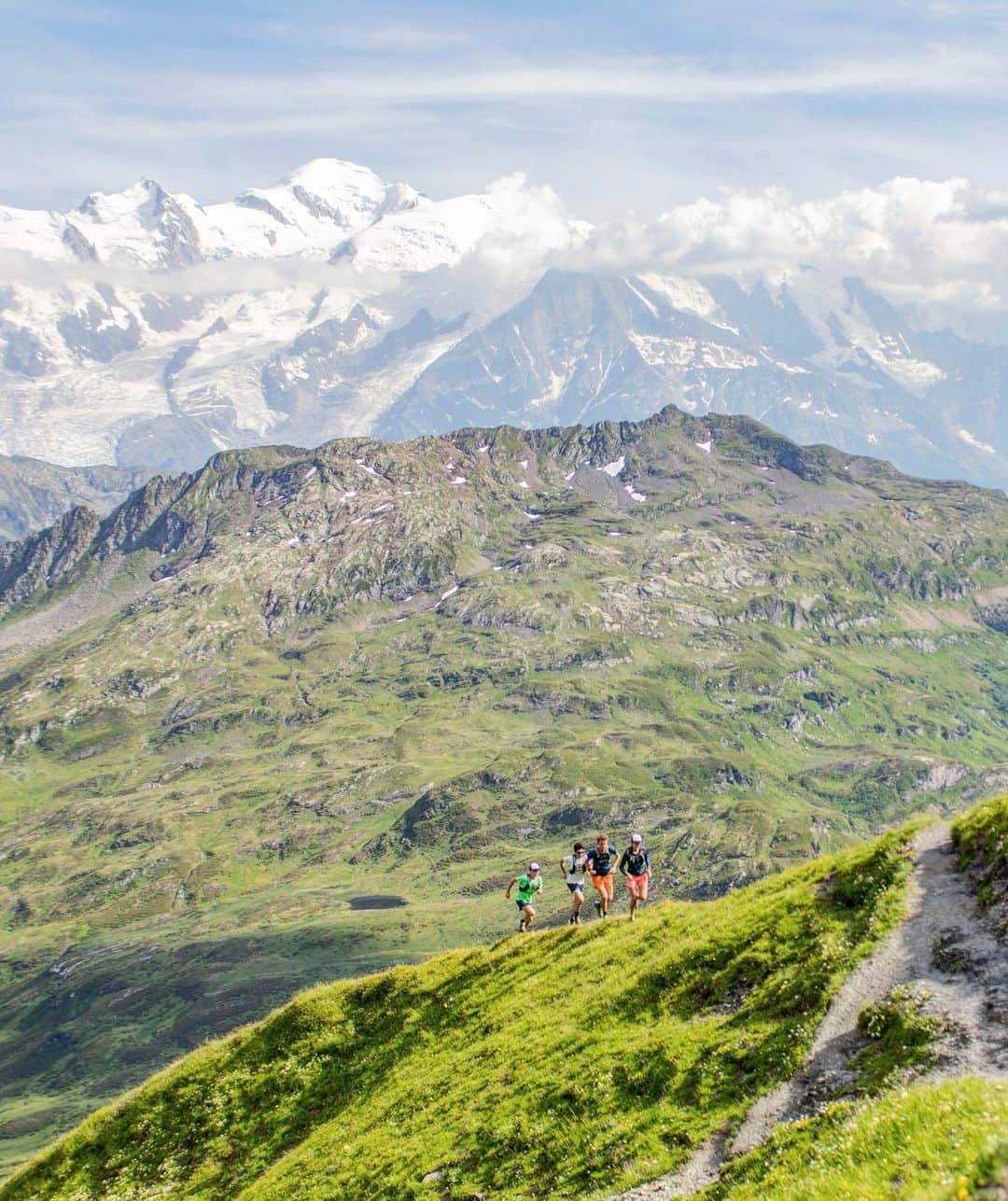 のインスタグラム：「It’s back to school time, or maybe should we say back to home runs in the mountains! 📷 @team_matryx_trail_running  #MilletRiseUp #trail #trailrunning #mountains #mountainrunning #montblanc #running」
