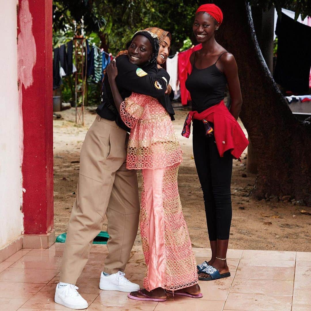 イマン・ハマンさんのインスタグラム写真 - (イマン・ハマンInstagram)「I've been reflecting on an incredible week in The Gambia in my new role as Ambassador for @shesthefirst. As part of my learning trip, I was able to hear from girls and mentors at @starfishintl about what matters most to them: Having a voice in their own futures. I'm learning how connected we all really are, and am so excited to take my first actions as an ambassador for girls' rights this October! So grateful to be on this journey 🦋 📸: @wikkiehermkens」9月12日 1時15分 - imaanhammam