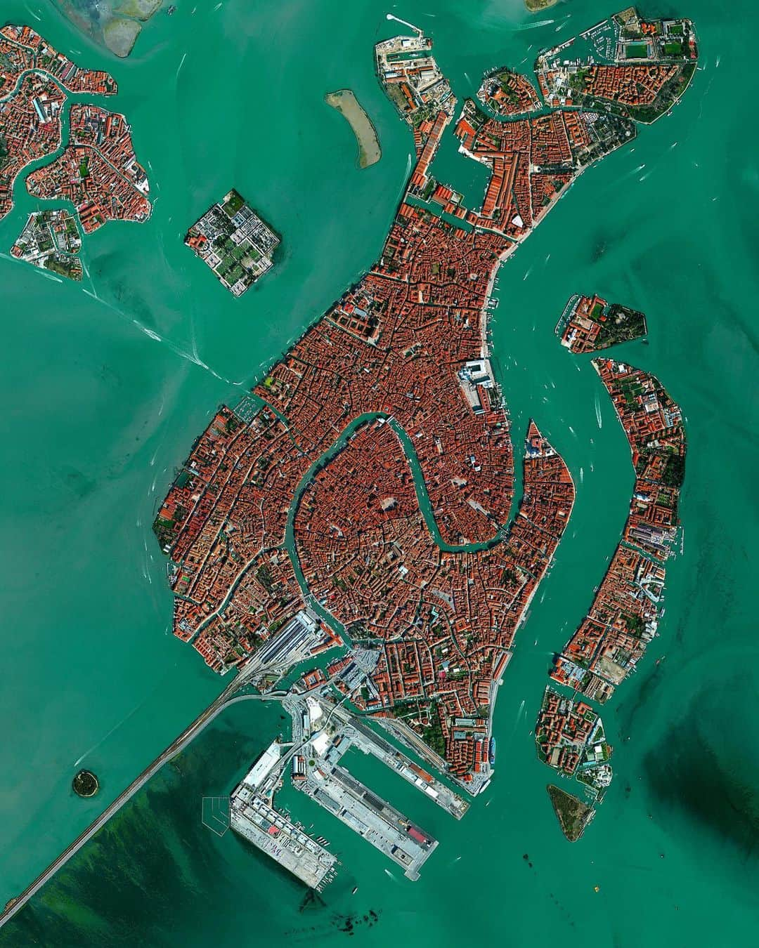 Daily Overviewさんのインスタグラム写真 - (Daily OverviewInstagram)「This Overview captures Venice, Italy — a city situated upon 118 small islands that are separated by canals and linked by bridges. With tide waters expected to rise to perilous levels in the coming decades, the city has constructed 78 giant steel gates across the three inlets through which water from the Adriatic could surge into Venice’s lagoon. The panels, which weigh 300 tons and are 92 feet (28 m) wide and 65 feet (20 m) high, are fixed to massive concrete bases dug into the seabed. /// Created by @benjaminrgrant, source imagery: @maxartechnologies」9月12日 1時20分 - dailyoverview