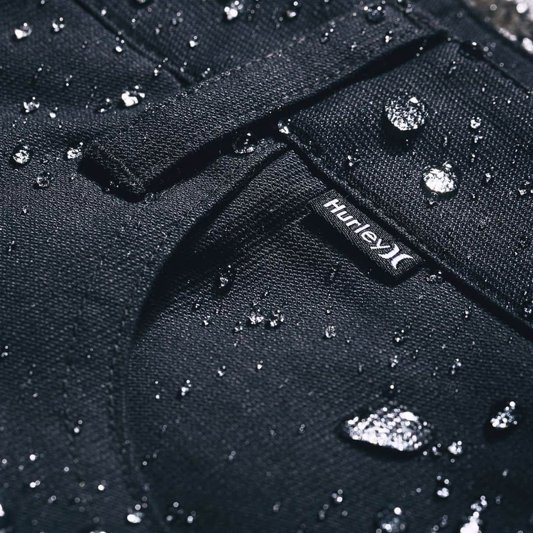 hurleyさんのインスタグラム写真 - (hurleyInstagram)「The comfort of cotton. The functionality of rainwear. ⠀⠀ Introducing Hurley with Storm Cotton™️ – a collection that sheds water like your go-to raincoat but still retains the soft, breathable qualities we all love about cotton. ⠀⠀ Tap to shop, then see more in our story.」9月12日 1時24分 - hurley