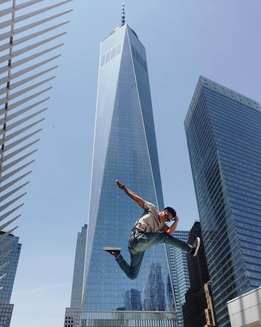 RJ Punoさんのインスタグラム写真 - (RJ PunoInstagram)「#NeverForget  #FreezeofTheDay 9/11 Dedication」9月12日 1時34分 - rockadeezy