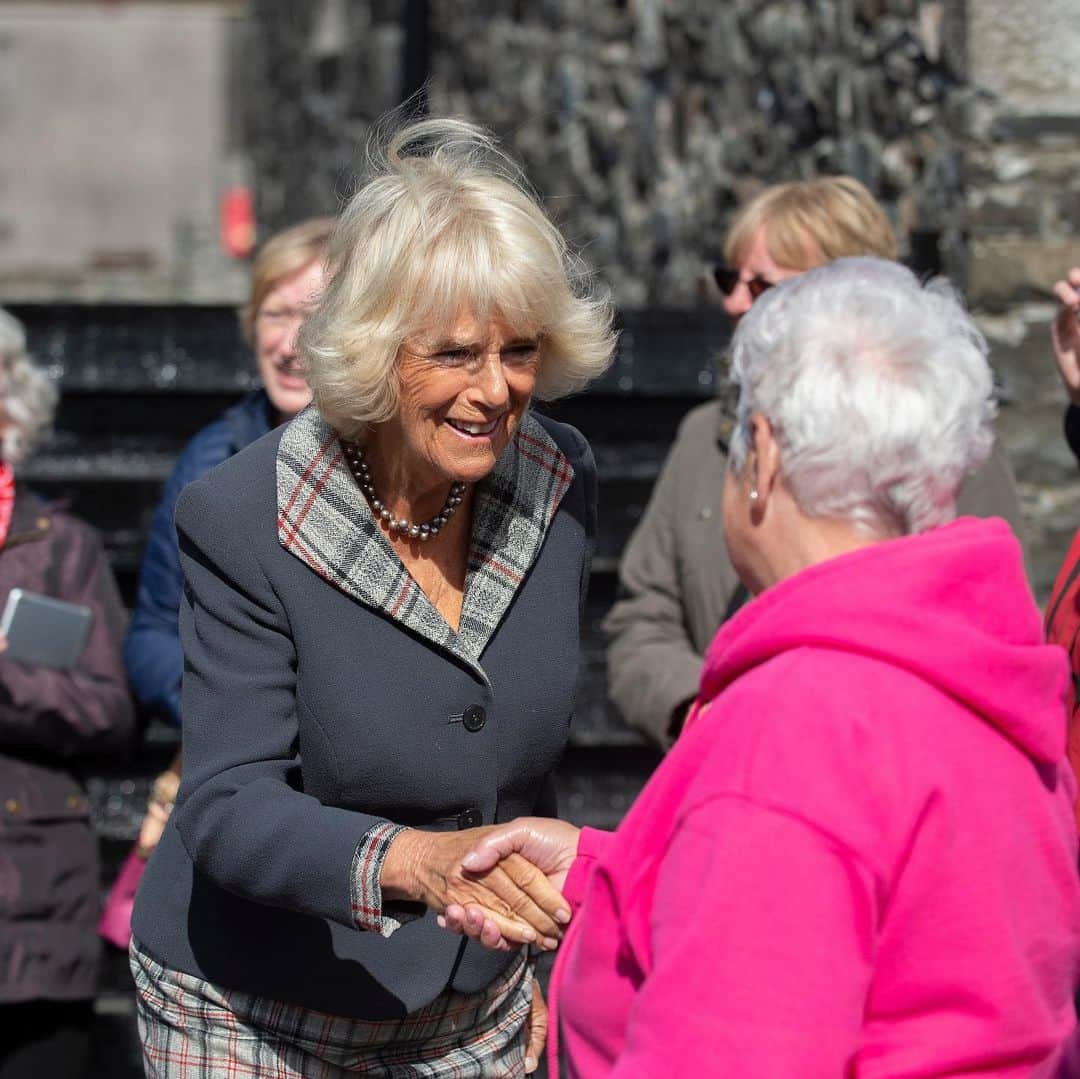 クラレンス邸さんのインスタグラム写真 - (クラレンス邸Instagram)「Today, The Duke and Duchess of Rothesay carried out engagements in Dumfries and Galloway.  At the Bladnoch Distillery, The Duke toured the production area and Their Royal Highnesses tasted some whisky, before officially opening the new visitor centre.  The Duke and Duchess later attended the ‘Garlieston Secret War’ exhibition, which tells the story of the coastal town’s important role in D-Day preparations in 1944.  To end the day, The Duchess visited Moat Brae House and Gardens, which is thought to be the inspiration for J. M. Barrie’s ‘Peter Pan’. See our story for more. 📸 Clarence House / PA」9月12日 1時37分 - clarencehouse