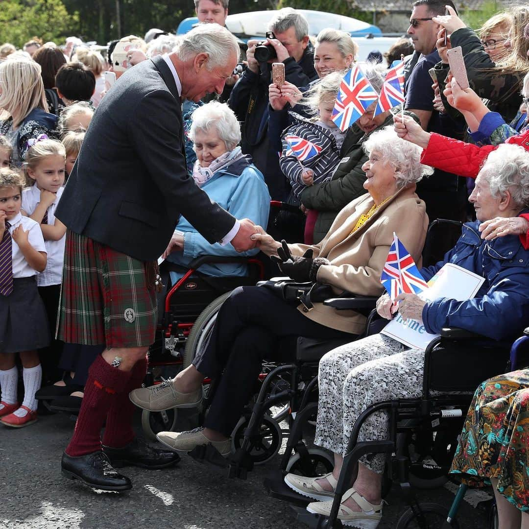 クラレンス邸さんのインスタグラム写真 - (クラレンス邸Instagram)「Today, The Duke and Duchess of Rothesay carried out engagements in Dumfries and Galloway.  At the Bladnoch Distillery, The Duke toured the production area and Their Royal Highnesses tasted some whisky, before officially opening the new visitor centre.  The Duke and Duchess later attended the ‘Garlieston Secret War’ exhibition, which tells the story of the coastal town’s important role in D-Day preparations in 1944.  To end the day, The Duchess visited Moat Brae House and Gardens, which is thought to be the inspiration for J. M. Barrie’s ‘Peter Pan’. See our story for more. 📸 Clarence House / PA」9月12日 1時37分 - clarencehouse