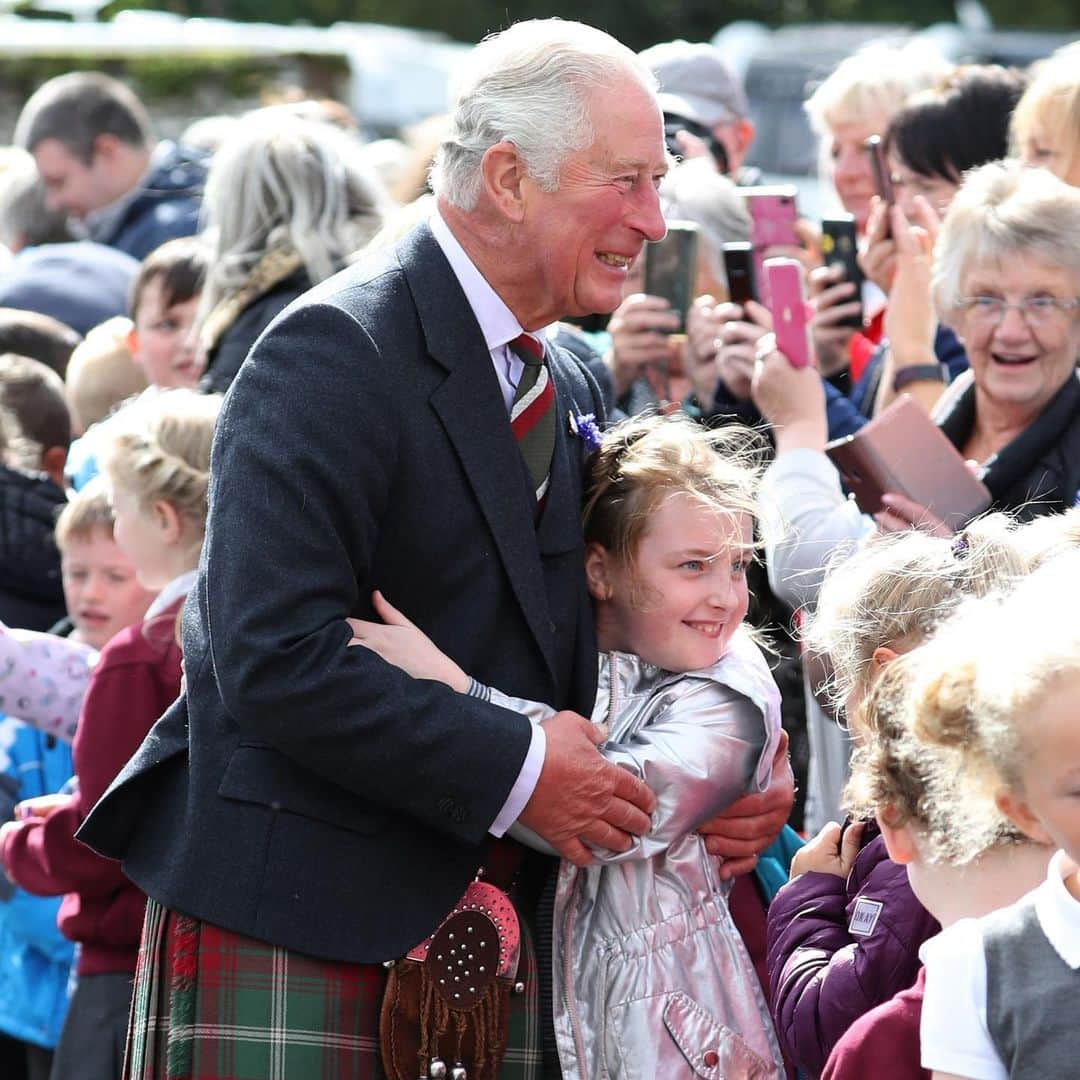 クラレンス邸さんのインスタグラム写真 - (クラレンス邸Instagram)「Today, The Duke and Duchess of Rothesay carried out engagements in Dumfries and Galloway.  At the Bladnoch Distillery, The Duke toured the production area and Their Royal Highnesses tasted some whisky, before officially opening the new visitor centre.  The Duke and Duchess later attended the ‘Garlieston Secret War’ exhibition, which tells the story of the coastal town’s important role in D-Day preparations in 1944.  To end the day, The Duchess visited Moat Brae House and Gardens, which is thought to be the inspiration for J. M. Barrie’s ‘Peter Pan’. See our story for more. 📸 Clarence House / PA」9月12日 1時37分 - clarencehouse