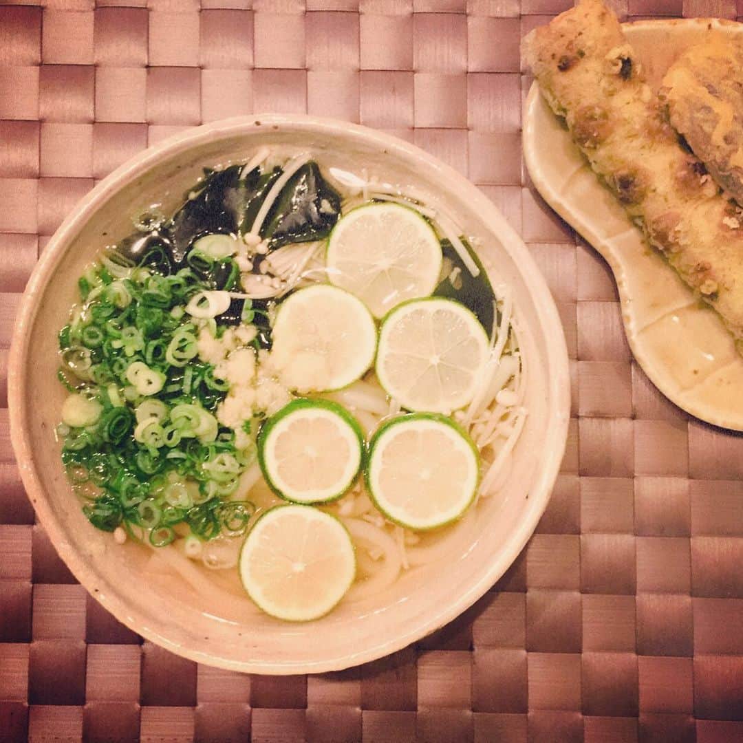 大手小町さんのインスタグラム写真 - (大手小町Instagram)「スダチをたくさんいただいたので、スダチうどんを作ってみました。爽やかで美味しかったです。  #otekomachi #大手小町 #うどん #スダチ #スダチうどん #おうちグルメ #料理女子」9月12日 12時41分 - otekomachi
