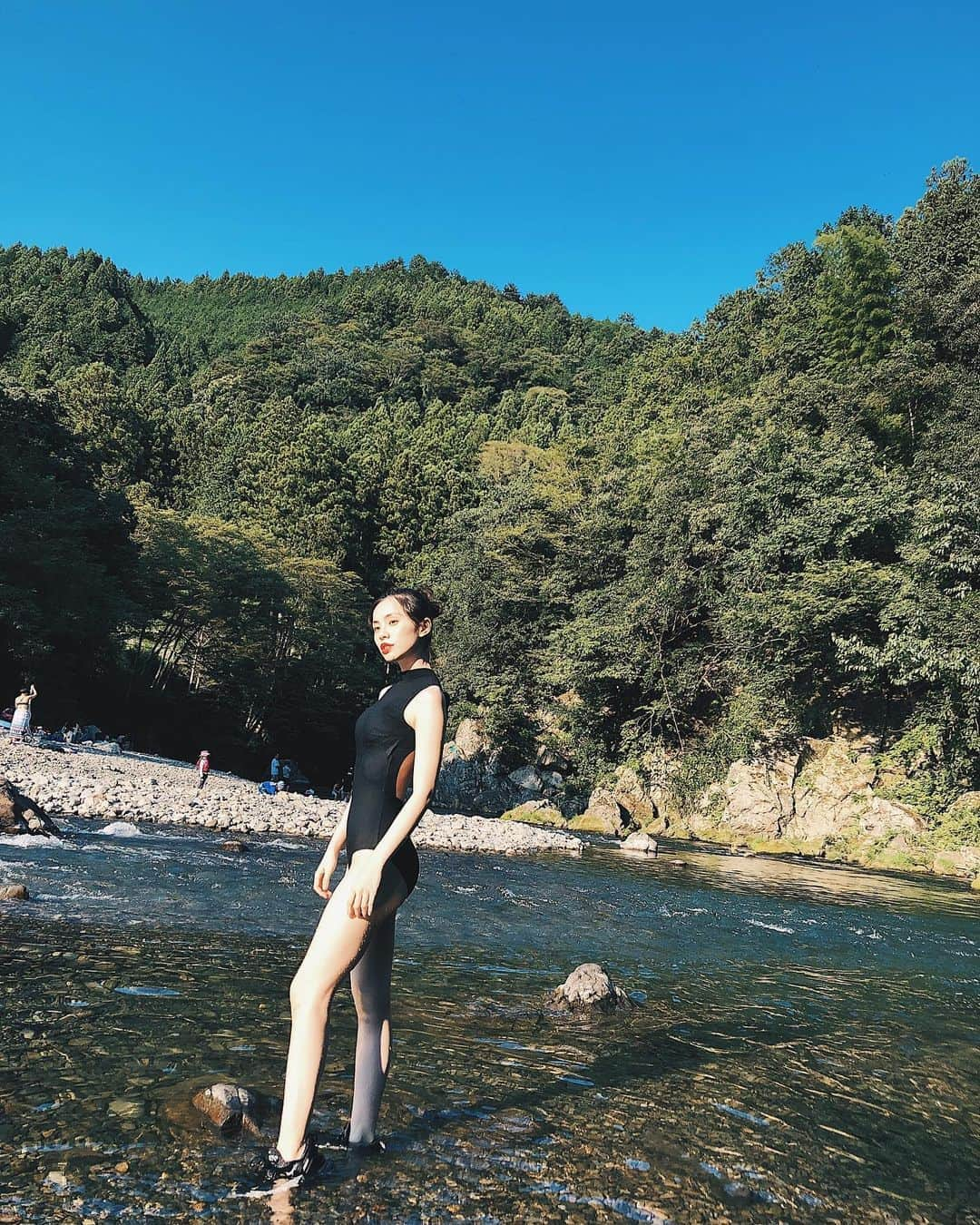 るうこさんのインスタグラム写真 - (るうこInstagram)「夏 川にそういえば行ったなぁ。 なる終わるのかな。 寂しい。  みんなは夏、満喫しましたか？  この頃はまだ @garicia2 にしっかり通っている時だったから脚がまっすぐでむくみもあまりない状態だったな！！！」9月12日 12時48分 - rororuko