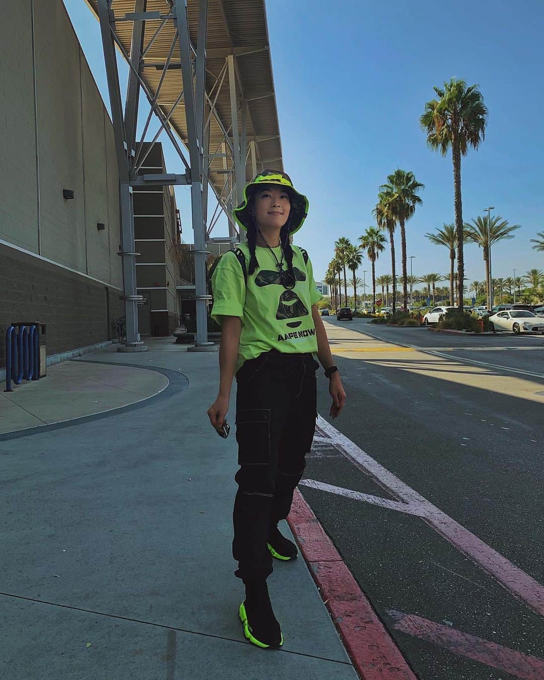 アーデン・チョーさんのインスタグラム写真 - (アーデン・チョーInstagram)「I went on an adventure.. to a parking lot y’all.🌴🚗🚙」9月12日 11時19分 - arden_cho