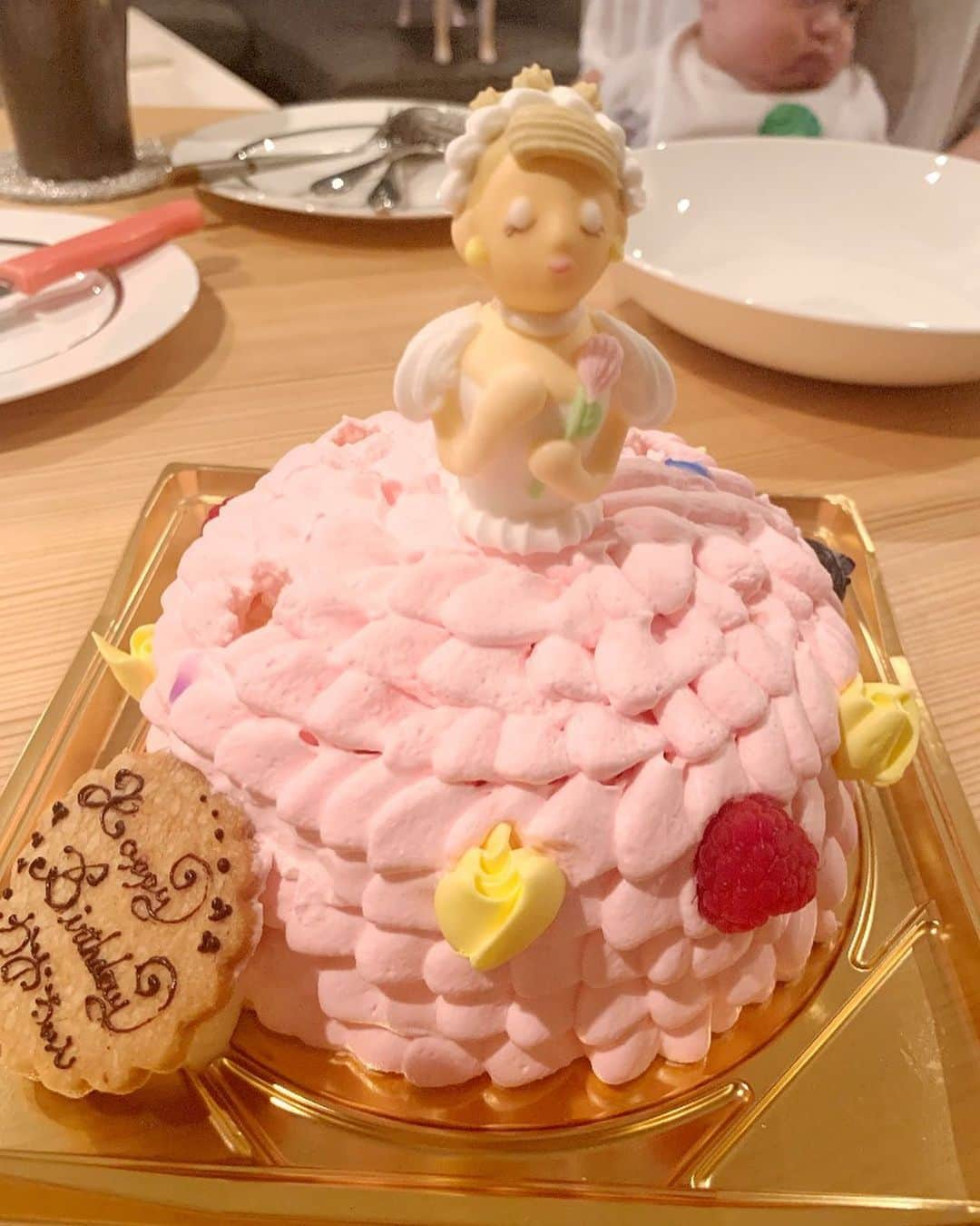 古川真奈美さんのインスタグラム写真 - (古川真奈美Instagram)「.﻿ .﻿ .﻿ 先日は、かおちゃんのお誕生日をお祝い🎂💕﻿ このお方は本当に年をとらない人だな〜🙄笑﻿ ﻿ ﻿ かおちゃんの人脈の広さと、パワーと行動力はピカイチ✨﻿ これからもずっとキラキラしていてね☺️💓﻿ ﻿ ﻿ これからもよろしく♡﻿ 素敵な一年でありますように☺️🌼﻿ ﻿ ﻿ #大切なお友達  #心から感謝してます  #今年もお祝いできてよかった  #おめでとう﻿ #みーちゃんとベイビーちゃんも一緒に﻿ #賑やかな誕生日会 ﻿ #instalike #instamood ﻿ #ow #instapic #instaphoto﻿ #girl　#follow #followme  #gravure  #japanesegirl  #selfies  #インスタグラビア」9月12日 11時24分 - mana_0619