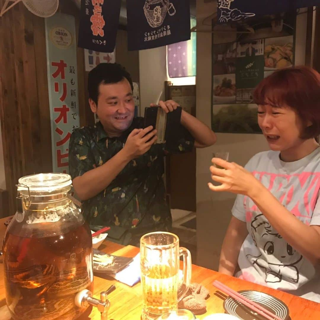 椿鬼奴さんのインスタグラム写真 - (椿鬼奴Instagram)「ぱちぱち夫婦🎰の最新話が配信されたよ！見てね！💡ぱちぱち夫婦はプロフィールから飛べます💡 #ぱちぱち夫婦 #パチンコ #京楽 #グランジ大 #椿鬼奴 #助六 さんをお迎えして #ぱちんこ新必殺仕置人 #必殺仕置人 ‼️#写真は番組と関係ありません #ただハブ酒を飲んだ様子」9月12日 11時24分 - tsubakioniyakko