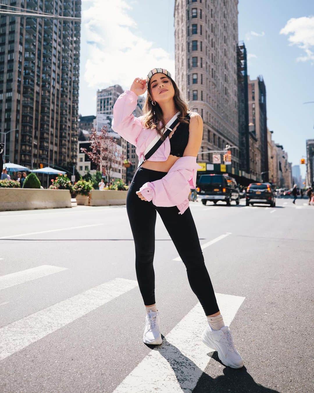 Katy Esquivelのインスタグラム：「No hay lugar como NY ❤️ ••• Me gusta descubrir nuevos lugares, pero ciudades como esta merecen ser visitadas más de una vez. New York tiene tanto que ofrecer que cada vez que vengo me enamoro más y más! Photo: @loganlambert  Styling: @angelakusen」