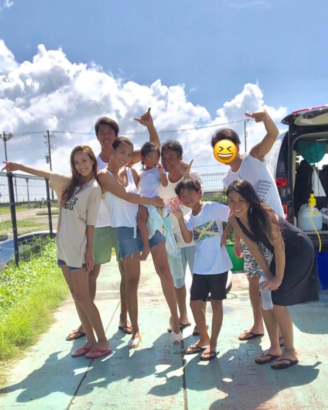 浅田美穂のインスタグラム：「浅田３姉妹family🌴☀️ 夏大好き💙みんな真っ黒🤙🏾 #family #summer #sea #love」