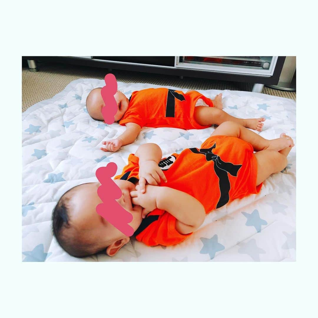 蒼井そらさんのインスタグラム写真 - (蒼井そらInstagram)「My fans gave me this clothes. It’s “dragon ball”. So cute!! #twins #twinsbaby」9月12日 12時21分 - aoi_sola