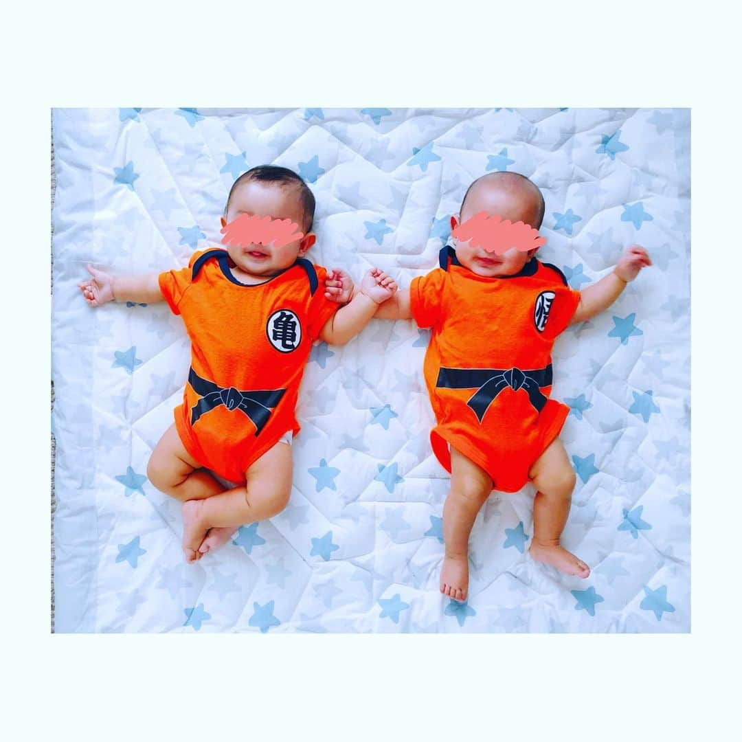 蒼井そらのインスタグラム：「My fans gave me this clothes. It’s “dragon ball”. So cute!! #twins #twinsbaby」