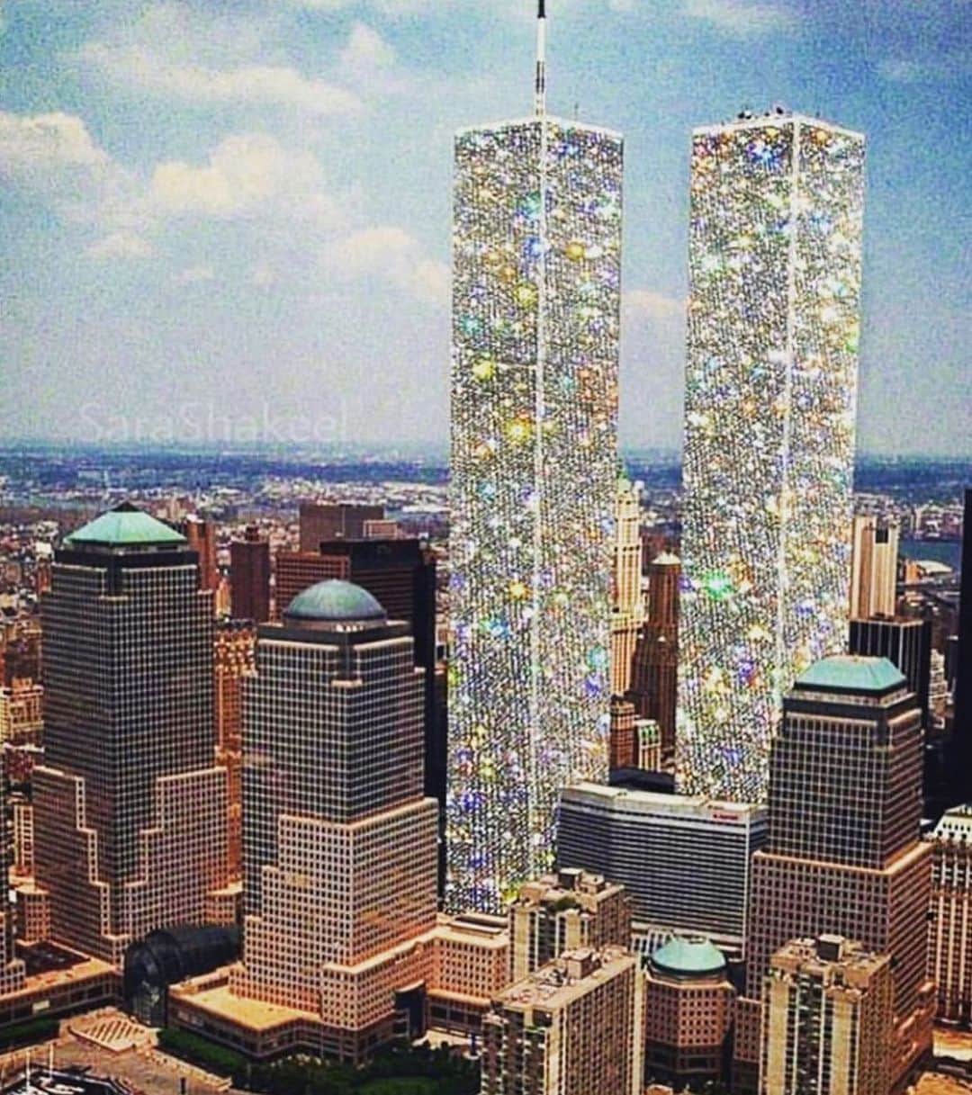 のインスタグラム：「Ok, so living in California for the first time since 9/11 and I feel solo here on this day.  Having lived through and basically “in” 9/11, I feel alone as it’s like the rest of the world has moved on.  In a way that is good, but New York, I will never forget you, and that day.  I will alway memorialize those lives lost. #newyorkerforlife #neverforget #sept11  #rg from my bestie @paulettemontauk I love this  magical image 💜」