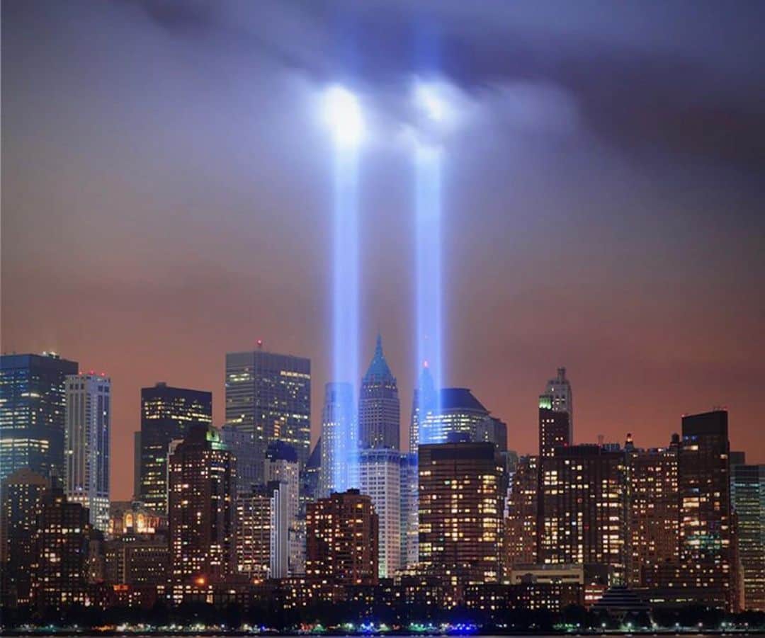 ヴィクトリア・ジャスティスさんのインスタグラム写真 - (ヴィクトリア・ジャスティスInstagram)「18 years ago, nearly 3,000 beautiful souls were taken from us. 💔 Today we remember the victims & heroes affected by the tragedy. #NeverForget 9/11 🙏🏼」9月12日 4時18分 - victoriajustice