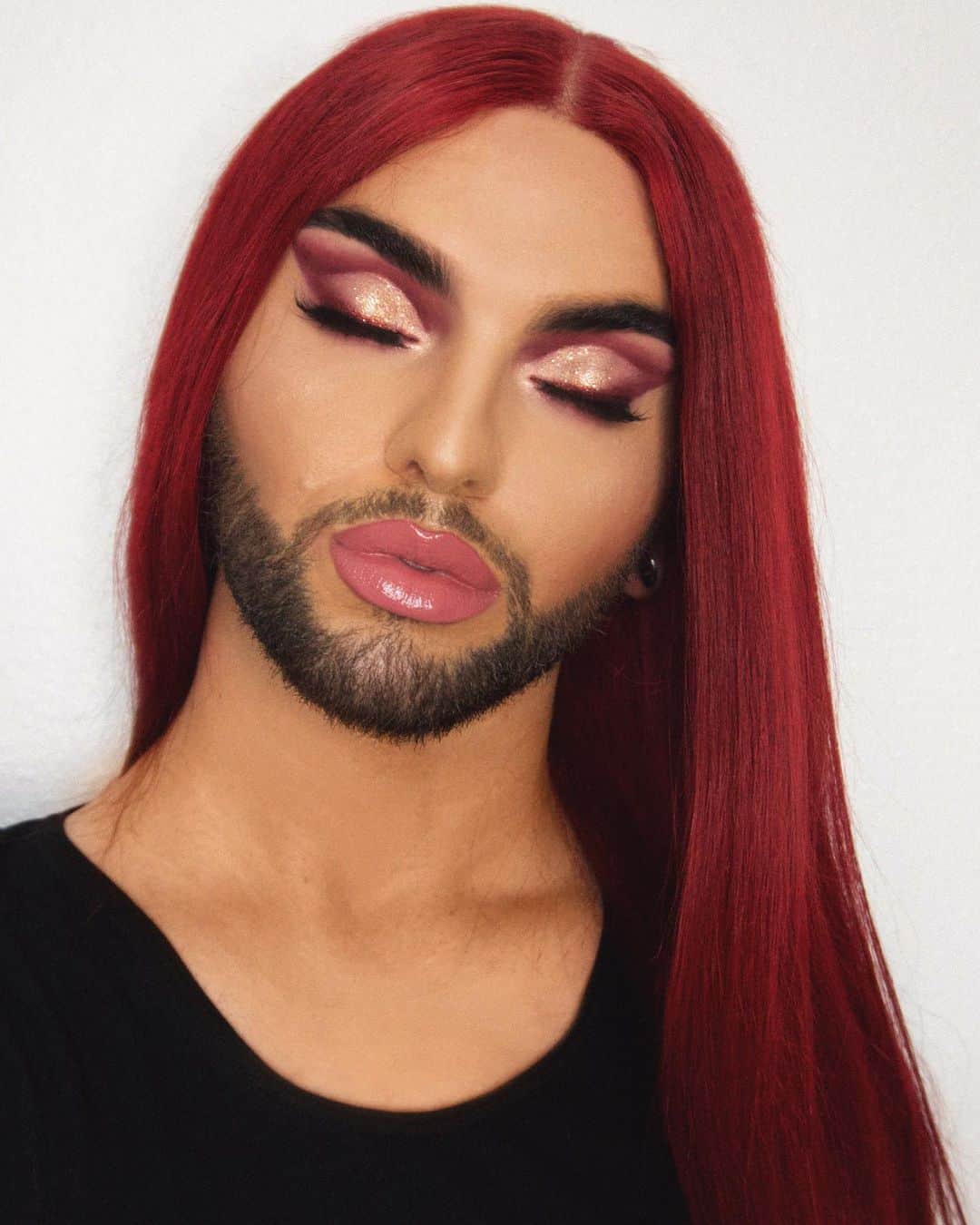A riel D iazのインスタグラム：「Handle me? 🔥  Eyes: @colourpopcosmetics joyride liner & whatever palette. @hudabeauty Olivia lashes. @katvondbeauty  Graphite brow powder.  Lips: @maccosmetics edge to edge Lipliner, @colouredraine ‘suspect’ lipstick & @colourpopcosmetics crushin’ lipgloss.  Face: @milkmakeup Hydro grip primer @toofaced BTS Foundation & Concealer. @hudabeauty banana bread powder & light tantour.  Wig by @i.am.hair color by me using @kisscolors red velvet dye. Styled with @theouai memory mist.」