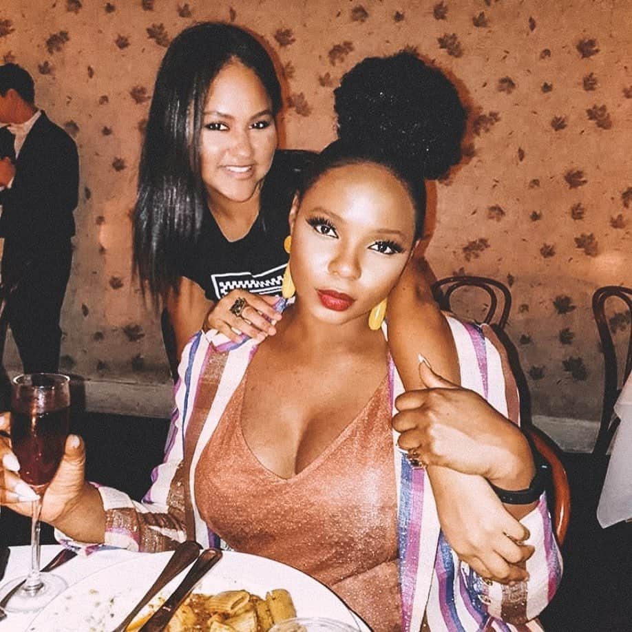 キャット・デルーナさんのインスタグラム写真 - (キャット・デルーナInstagram)「Together we represent about 4 continents in music but one love for each other. Love ya my sister aka (prima) 🥰😂😘 @yemialade」9月12日 4時32分 - katdeluna