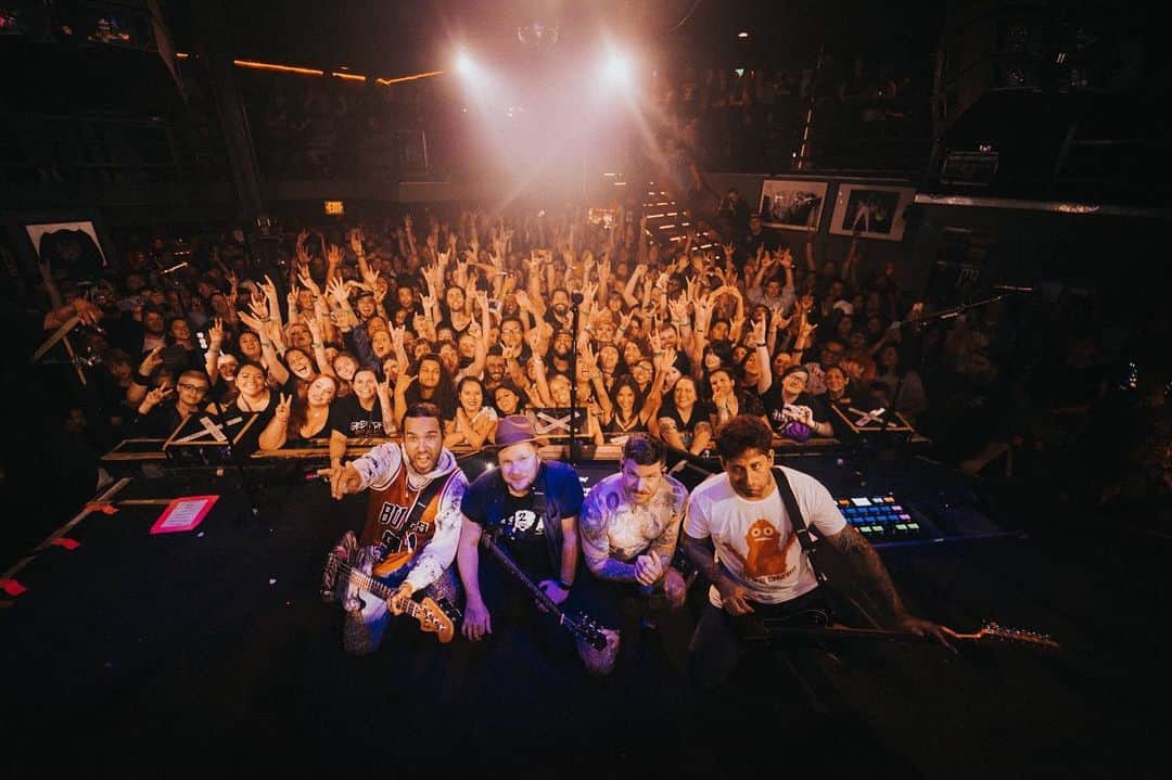 フォール・アウト・ボーイのインスタグラム：「last night was a trip. see you next summer at the @hellamegatour ✌️」