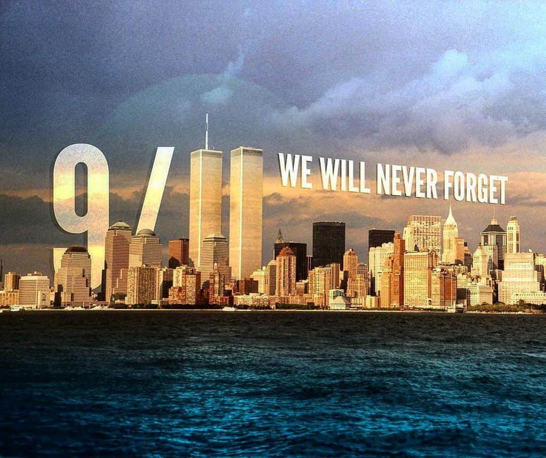 アンナ・パキンさんのインスタグラム写真 - (アンナ・パキンInstagram)「My home then, NYC will always hold a piece of my soul.  Let us never forget the innocent lives lost and the bravery of our first responders. #911memorial #september11 #neverforget」9月12日 4時45分 - _annapaquin