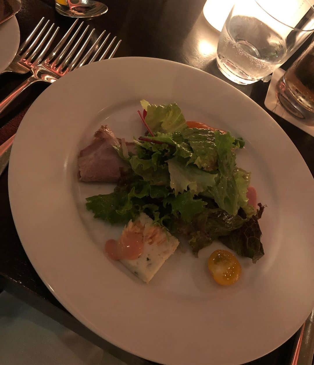 リアラさんのインスタグラム写真 - (リアラInstagram)「ハイアットで天使とフレンチ食べた🍽 インスタ映え久々に出来た😁✨ この日のカラコンは @dazzy_karakon  のエラーカラーのGRAYだよ^_^ 目も痛くならないし着け心地いいよ♪ #カラコン#コンタクト#dazzystore#gray#会食#フレンチ#ハイアット#六本木#西麻布#銀座#歌舞伎町#キャバ嬢#キャバクラ#リアラ」9月12日 5時19分 - riaranyan