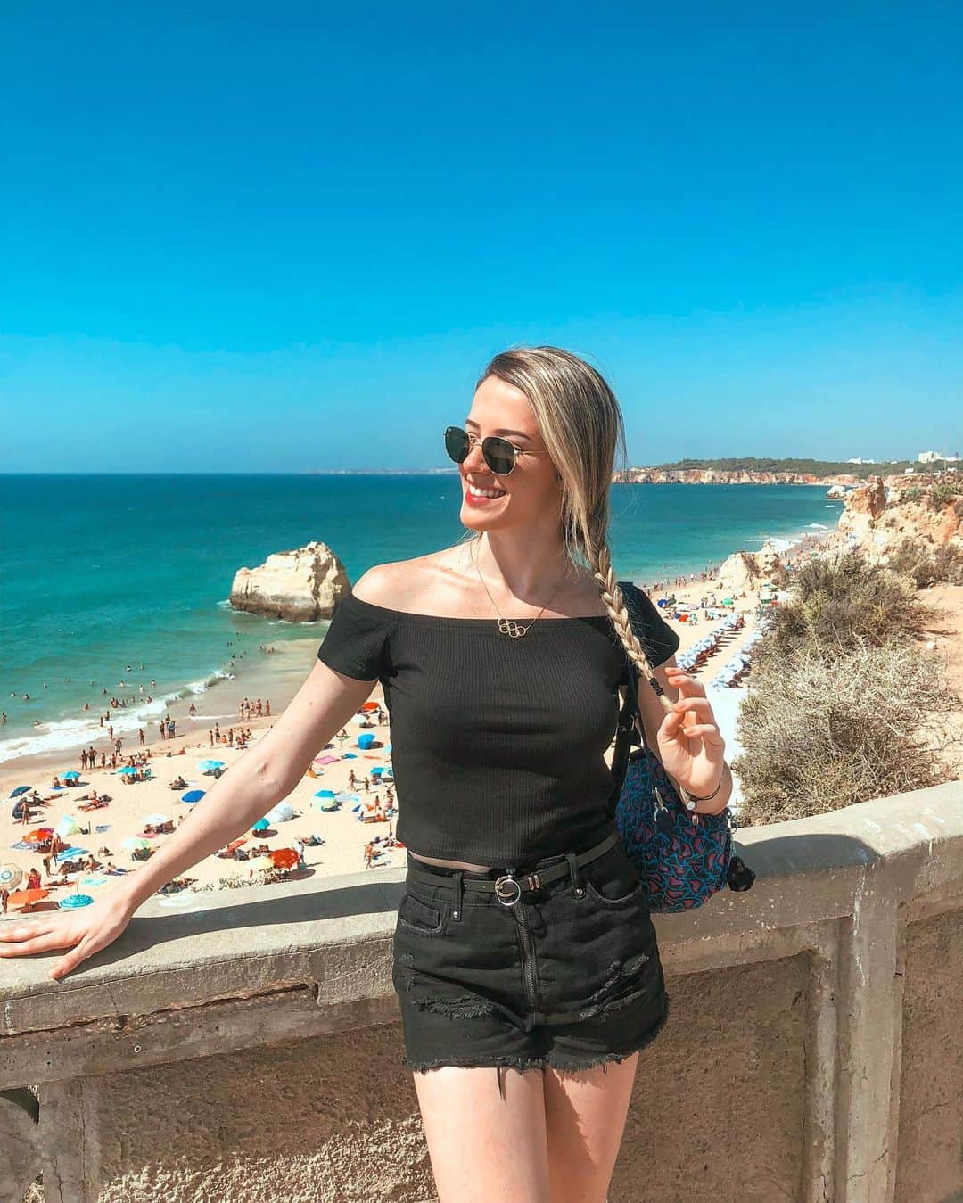ナターリア・ガウジオのインスタグラム：「Muito obrigadaaa Portimão por cada lembrança maravilhosa que guardo dessa cidade linda!! Sou apaixonada e já sinto saudades!! 😍🙏🏼✨🇵🇹🏖☀️🌊❤️ #inlove #algarve #portugal #portimao #beach #paradise #praiadarocha #grateful #sunnyday #memories #moments」