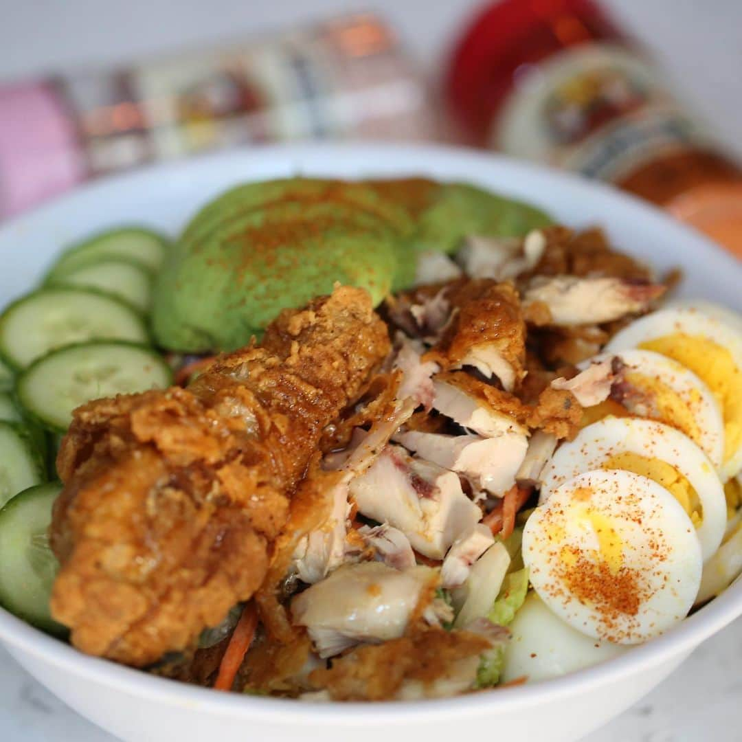 Flavorgod Seasoningsさんのインスタグラム写真 - (Flavorgod SeasoningsInstagram)「Fried Chicken Salad bowl garnished with my #flavorgod pizza seasoning🥳🥳 - Build Your Own Combo Pack Now!!⁣ Click the link in my bio @flavorgod ✅www.flavorgod.com⁣ -⁣ Flavor God Seasonings are:⁣ 💥ZERO CALORIES PER SERVING⁣ 🌿 Made Fresh⁣ 🔥 KETO & PALEO⁣ 🌱 GLUTEN FREE & KOSHER⁣ ☀️ VEGAN FRIENDLY ⁣ 🌊 Low salt⁣ ⏰ Shelf life is 24 months⁣ -⁣ -⁣ #instagood #food #foodie #cook #knifecollector #cooking #foodprep #teatime #followme #spicy #videooftheday #flavorgod #meme #soignemondays #knife #edc」9月12日 5時58分 - flavorgod