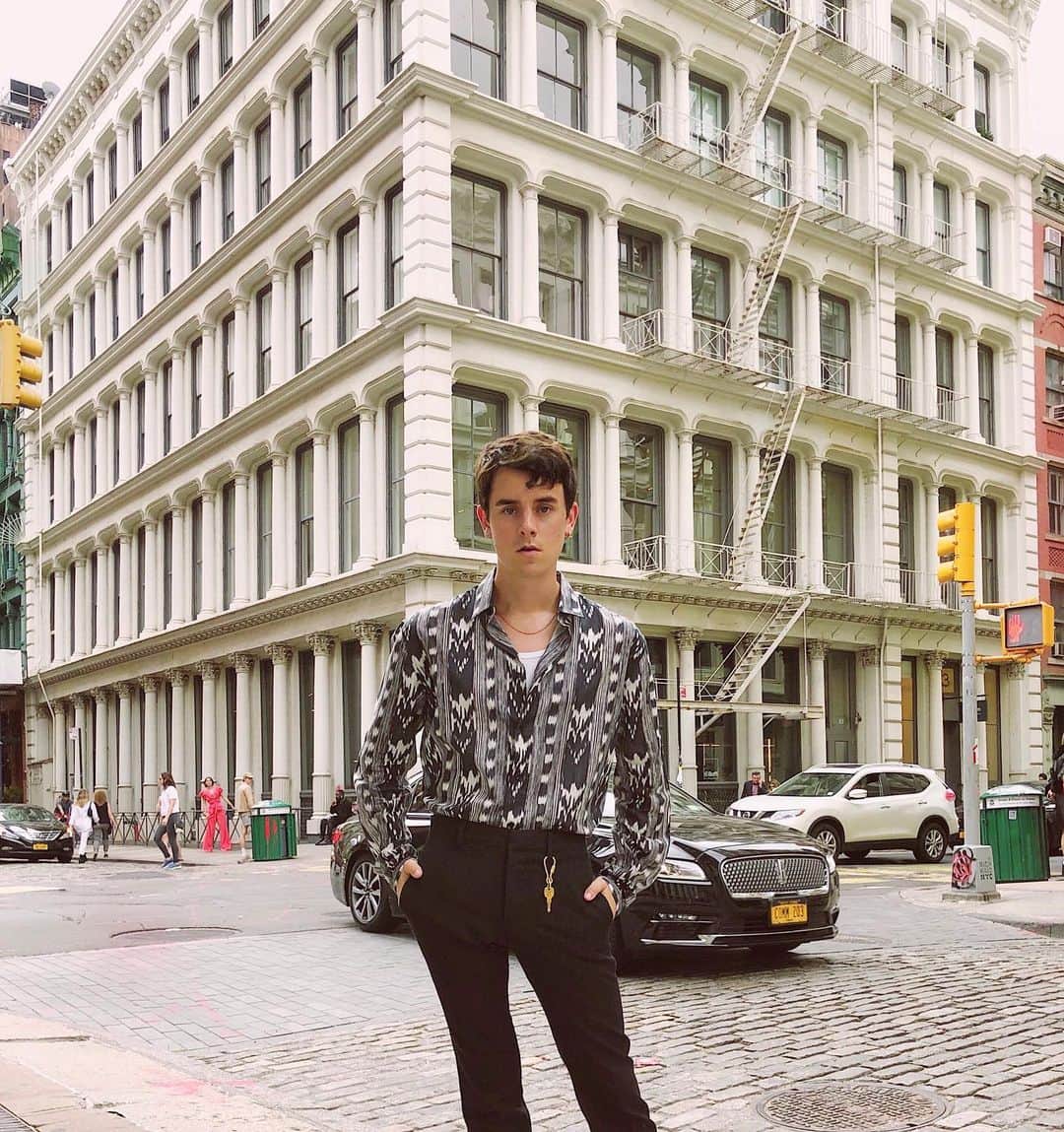 のインスタグラム：「feeling fashion, i guess」
