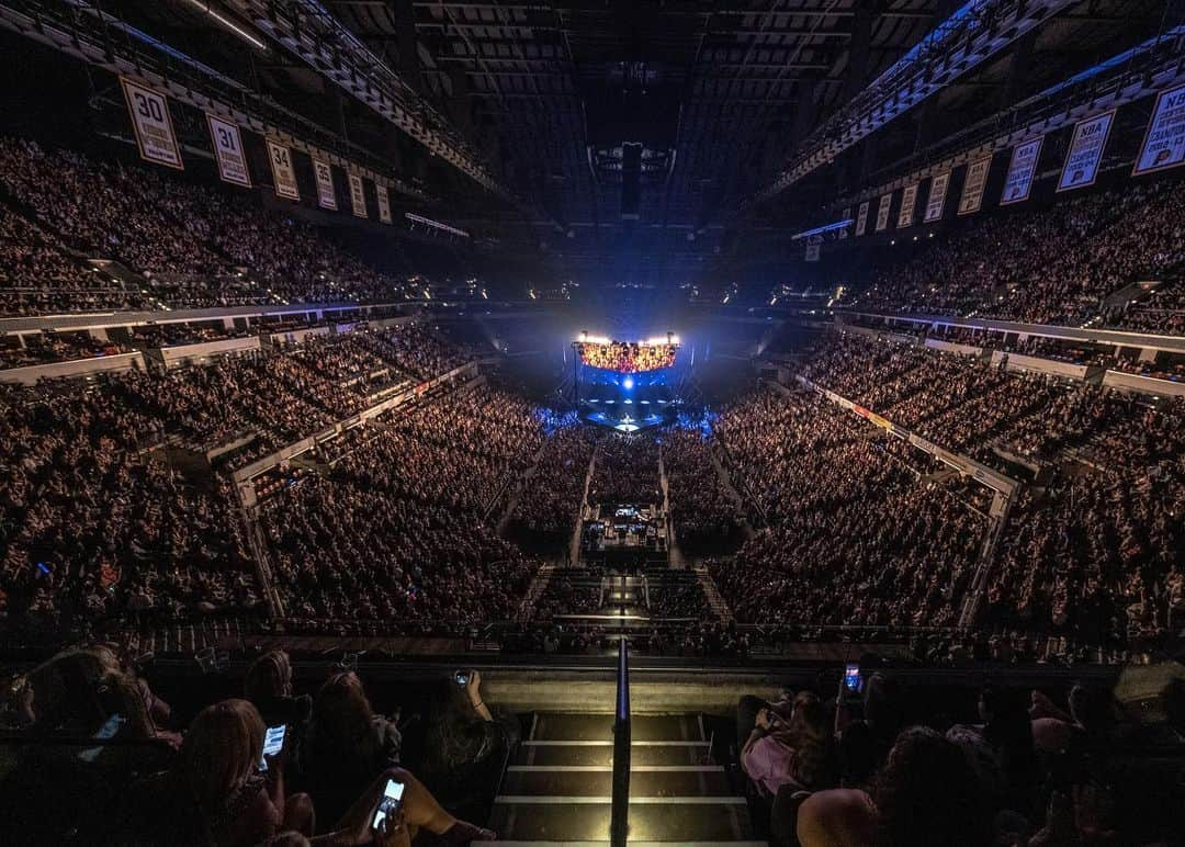 backstreetboysさんのインスタグラム写真 - (backstreetboysInstagram)「Always good to be back in Indy 🙌🏻🖤 #BSBIND #DNAWorldTour」9月12日 6時59分 - backstreetboys