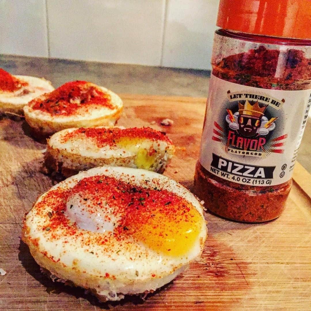 Flavorgod Seasoningsさんのインスタグラム写真 - (Flavorgod SeasoningsInstagram)「Flavor God Pizza Eggs! Have you tried our pizza seasoning on your eggs!? ⁠✅Keto Approved⁠ -⁠ Customer:👉 @phxlifts⁠ Made with:👉 #Flavorgod Pizza Seasoning⁠ -⁠ Build your own combo pack!⁠ Click the link in my bio @flavorgod ✅www.flavorgod.com⁠ -⁠ Flavor God Seasonings are:⁠ ⁠ 💥 Zero Calories per Serving ⁠ 🙌 0 Sugar per Serving⁠ 🔥 KETO & PALEO⁠ 🌱 GLUTEN FREE & KOSHER⁠ ☀️ VEGAN-FRIENDLY ⁠ 🌊 Low salt⁠ ⚡️ NO MSG⁠ 🚫 NO SOY⁠ 🥛 DAIRY FREE *except Ranch ⁠ 🌿 All Natural & Made Fresh⁠ ⏰ Shelf life is 24 months⁠ -⁠ #food #foodie #flavorgod #seasonings #glutenfree #mealprep  #keto #seasonings #paleo  #seasonings  #kosher #seasonings  #breakfast #lunch #dinner #yummy #delicious #foodporn」9月12日 8時00分 - flavorgod
