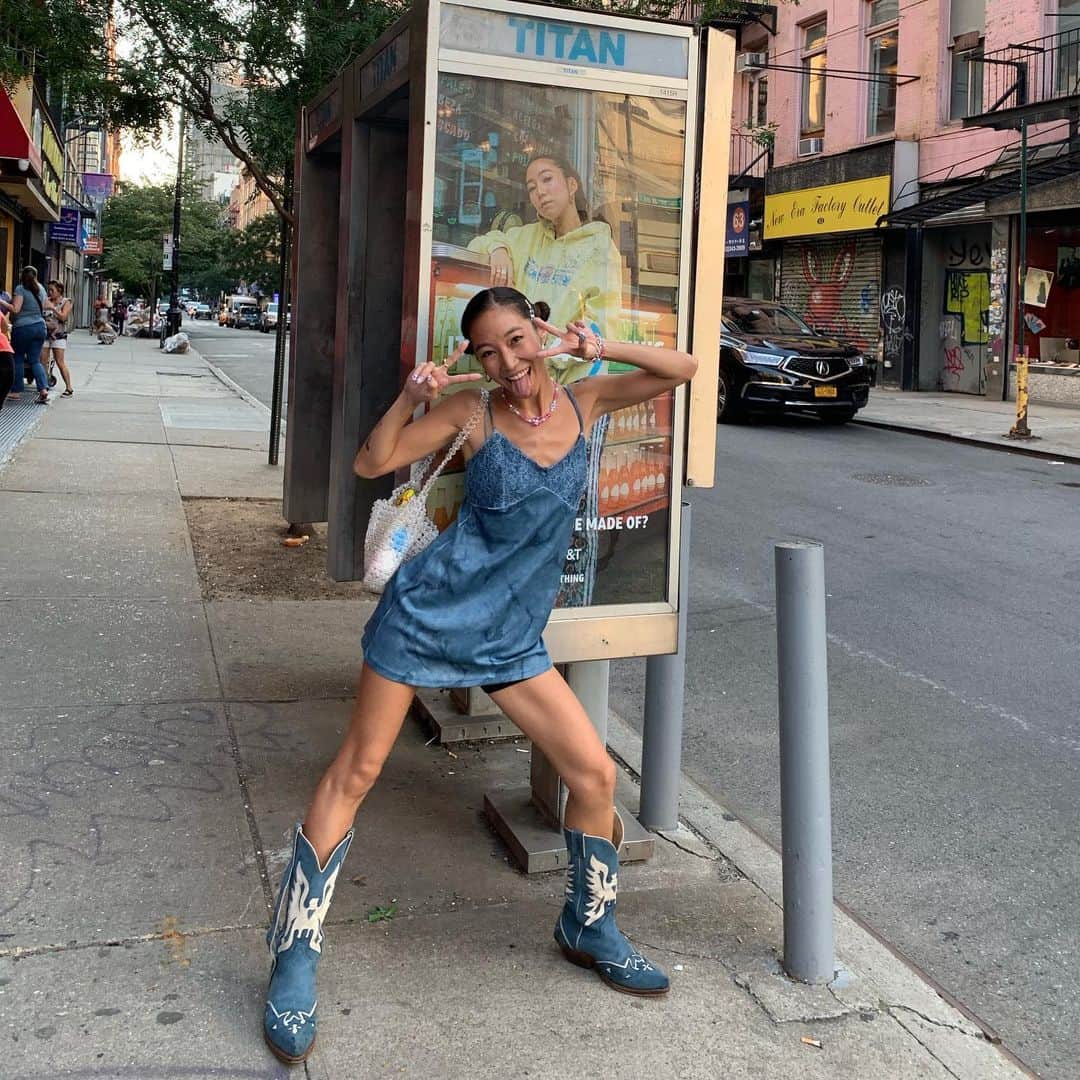 UlalaGirlのインスタグラム：「Finally found myself in the city 😂💎」