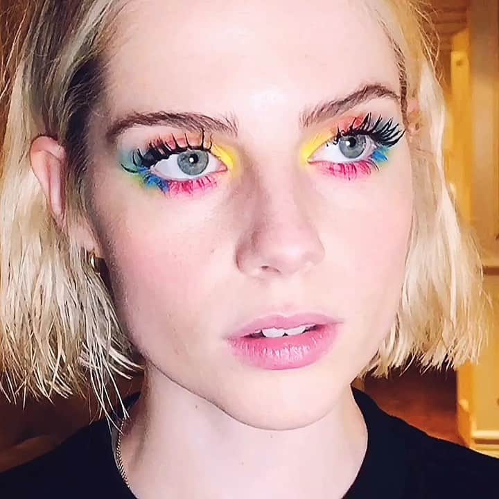 JO BAKERのインスタグラム：「L U C Y • B O Y N T O N 🇬🇧 Primary colour punch up...on #lucyboynton  From pastel to primary... throwback from when I amped up the pigments in a few seconds with bright bold shadows and colored mascara  to take the #gelato #rainbow #watercolor daytime look while we were in Venice into night time fun!! Hair colourist @mwselley  Hair @halleybrisker  Makeup by me #jobakermakeupartist」