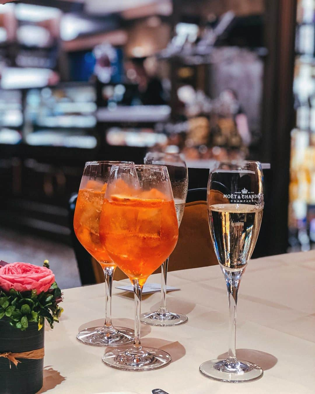 ケリーさんのインスタグラム写真 - (ケリーInstagram)「200年の伝統ある店  Cafe COVA Milano が GINZA SIXにオープン🍹🧡 ・ アペリティーボ 、美味しかった☺️🧡 ・ Aperitivo at @cafecovajapan 🍹🧡 More than 200 years of traditional the Italian Restaurant Cafe COVA just opened in GINZA SIX☺️💕 ・ #covA#covatokyo#ginzasix#aperolspritz」9月12日 8時43分 - kellymisawa